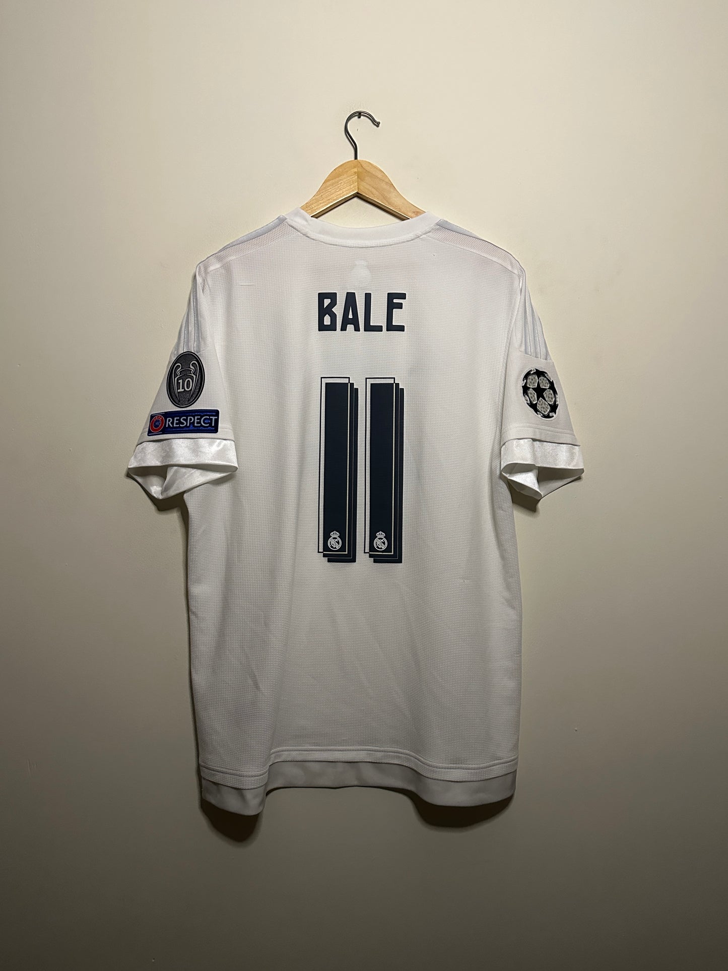 Gareth Bale Real Madrid CF 2015-16 home football shirt (XL)