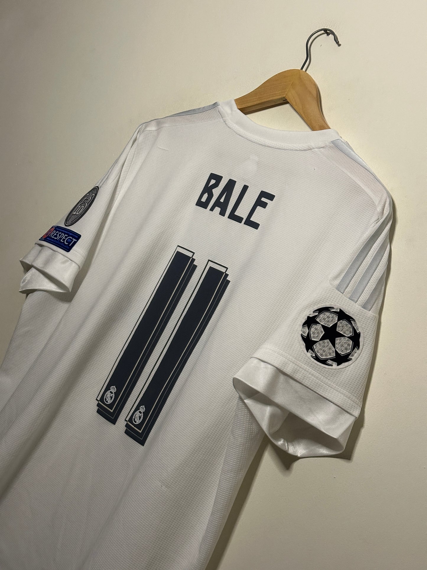 Gareth Bale Real Madrid CF 2015-16 home football shirt (XL)