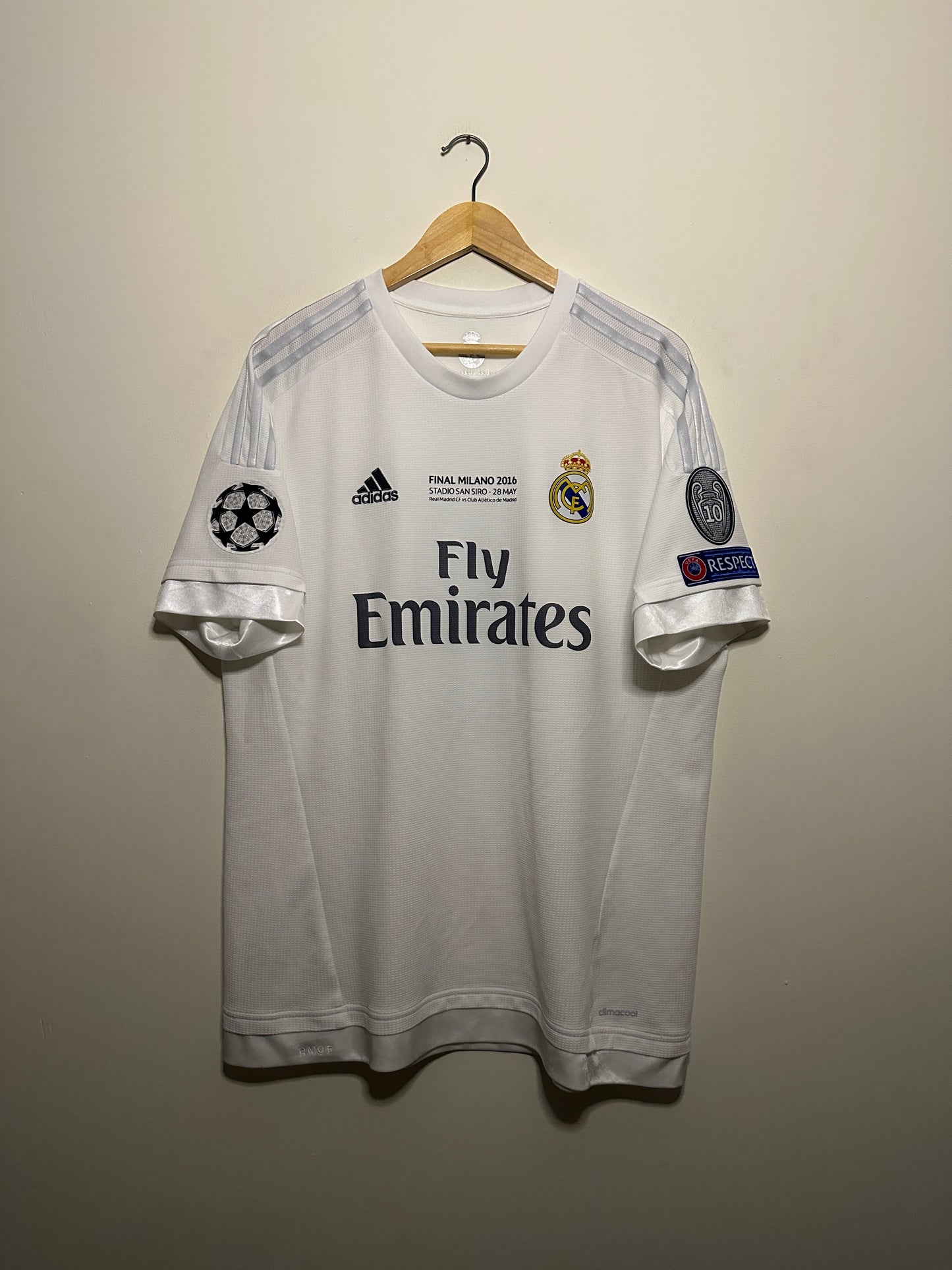 Gareth Bale Real Madrid CF 2015-16 home football shirt (XL)