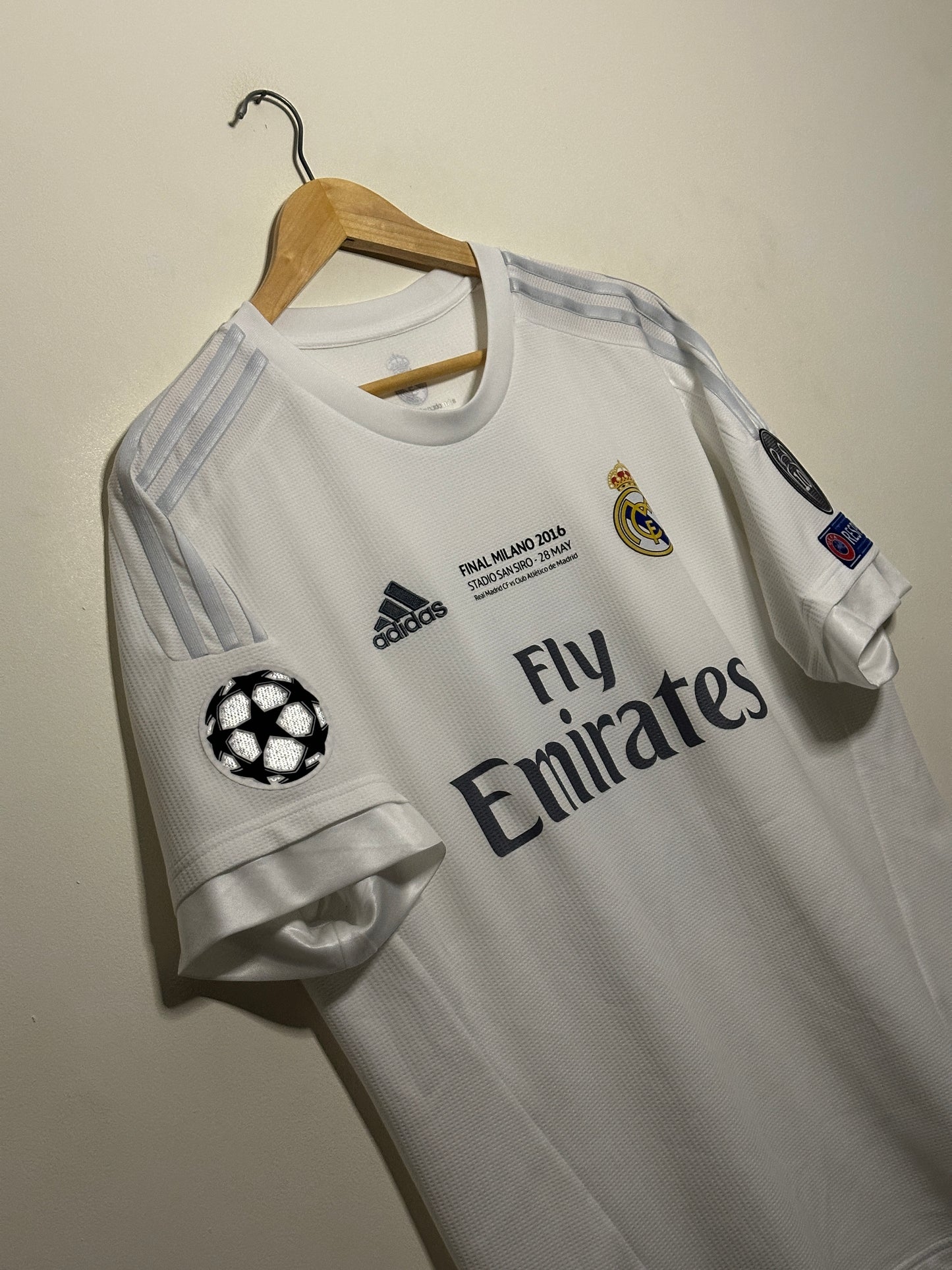 Gareth Bale Real Madrid CF 2015-16 home football shirt (XL)