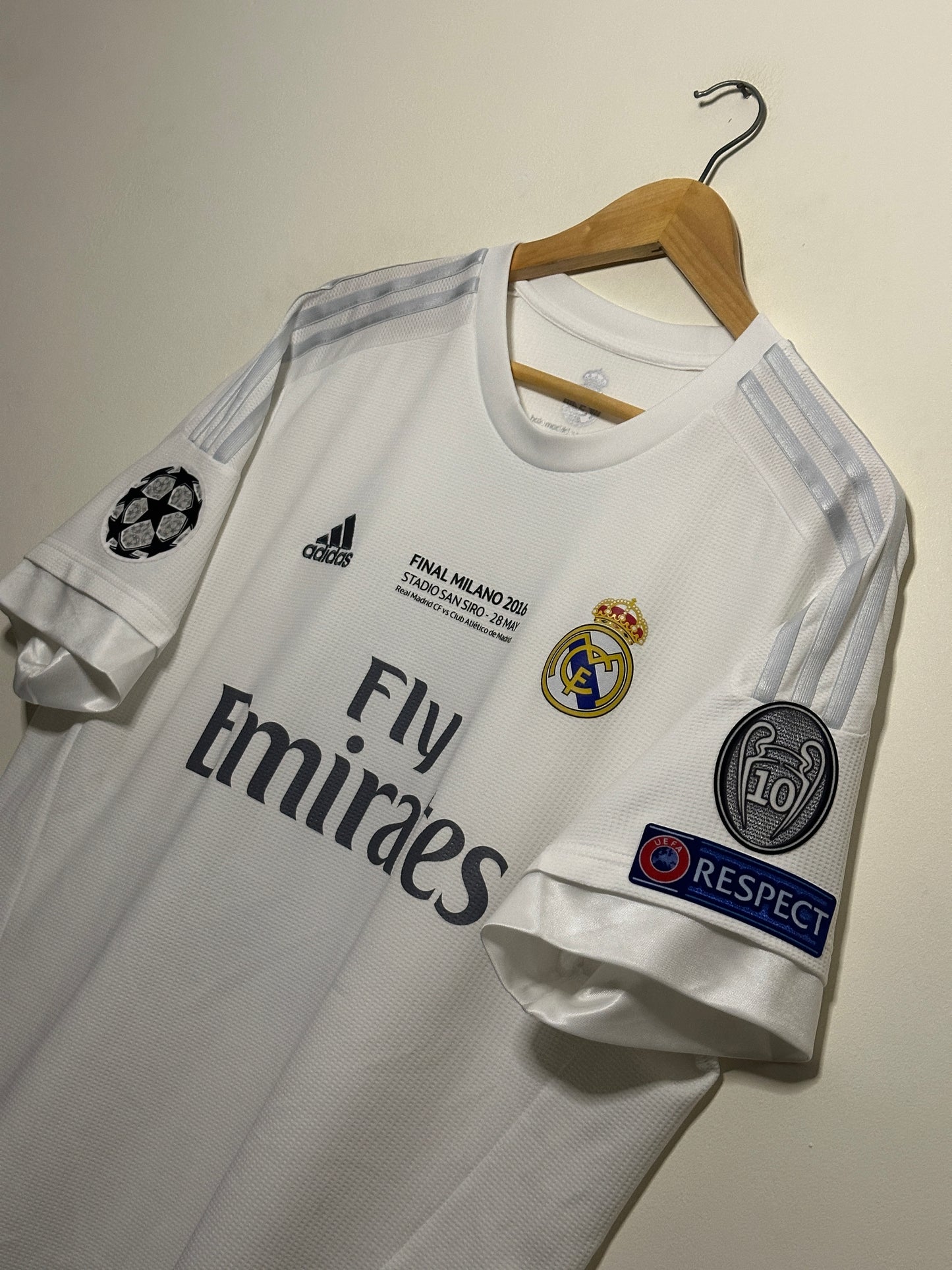 Gareth Bale Real Madrid CF 2015-16 home football shirt (XL)