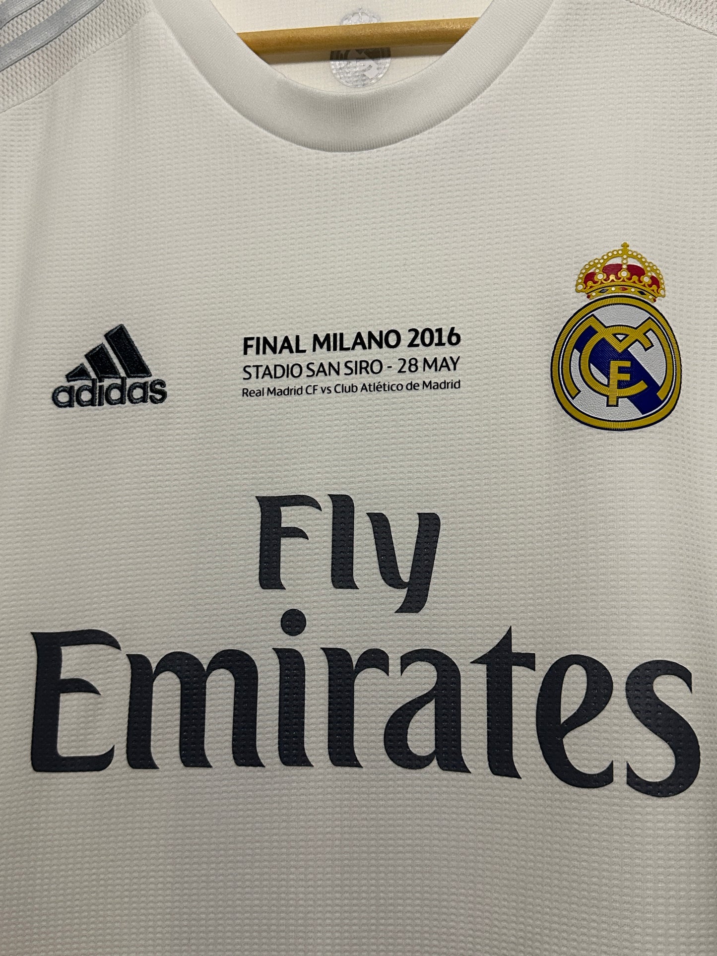 Gareth Bale Real Madrid CF 2015-16 home football shirt (XL)