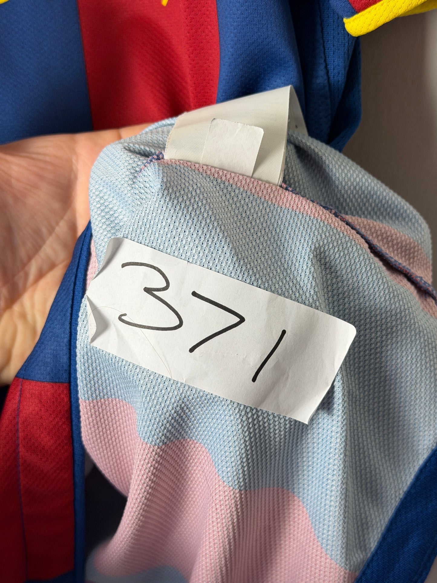 Lionel Messi FC Barcelona 2010-11 home football shirt (M)