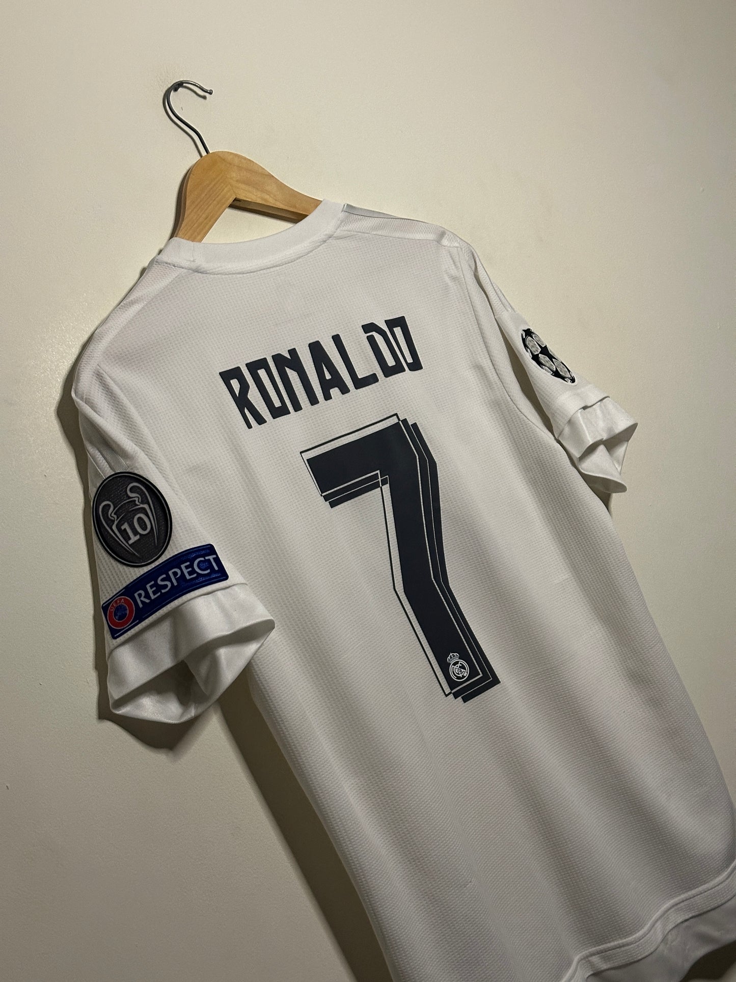 Cristiano Ronaldo Real Madrid CF 2015-16 home football shirt (M)