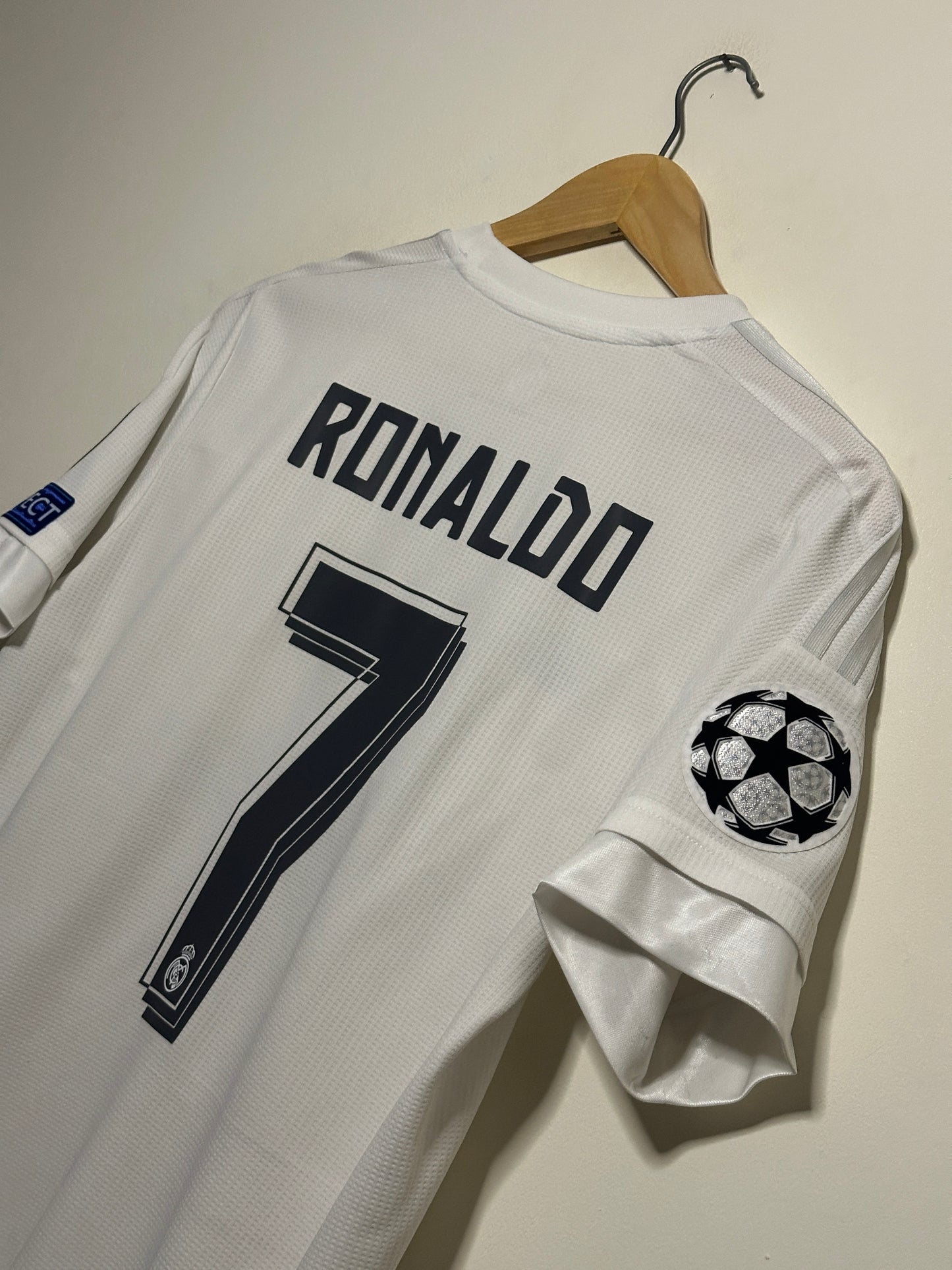 Cristiano Ronaldo Real Madrid CF 2015-16 home football shirt (M)