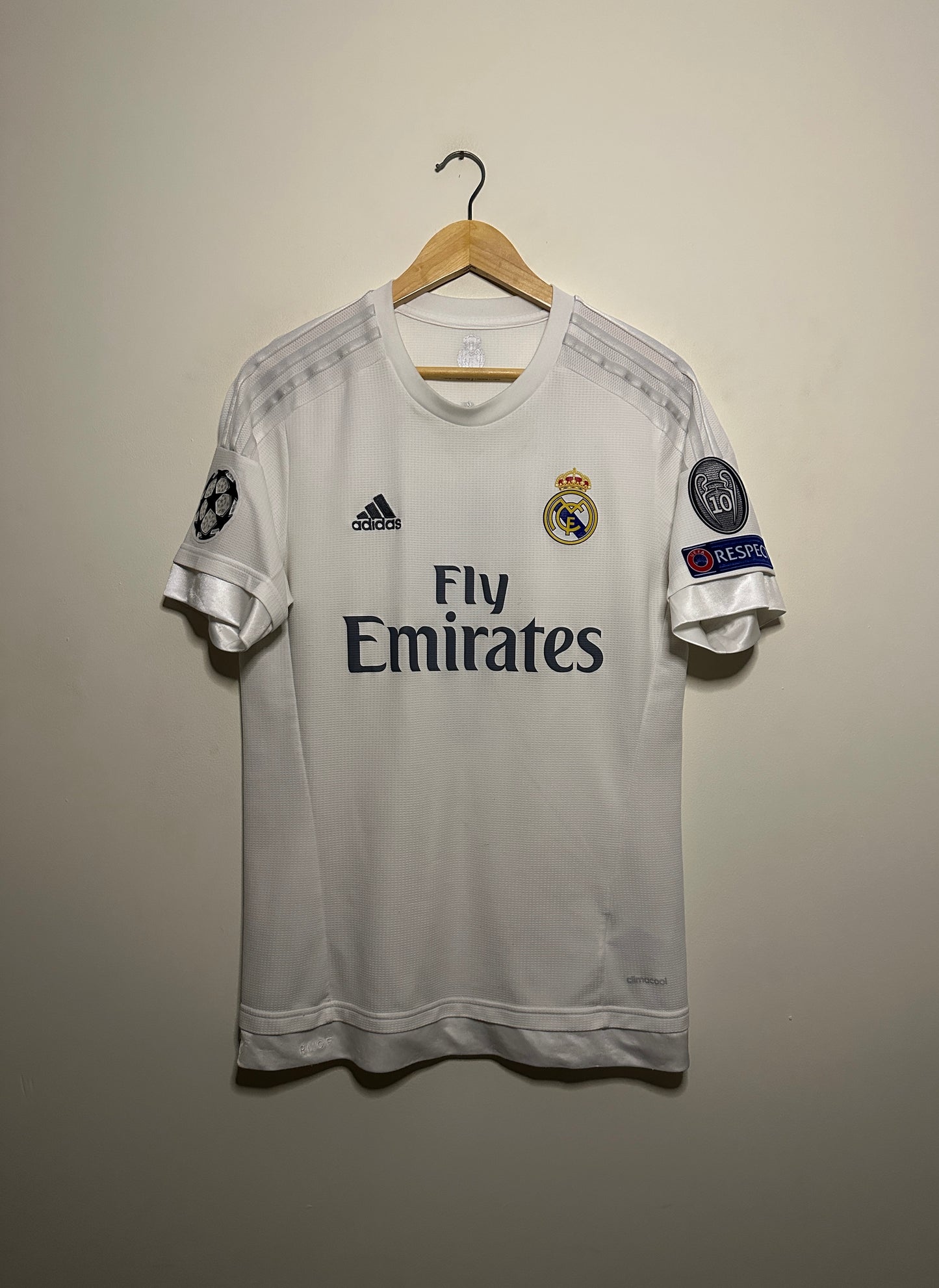 Cristiano Ronaldo Real Madrid CF 2015-16 home football shirt (M)