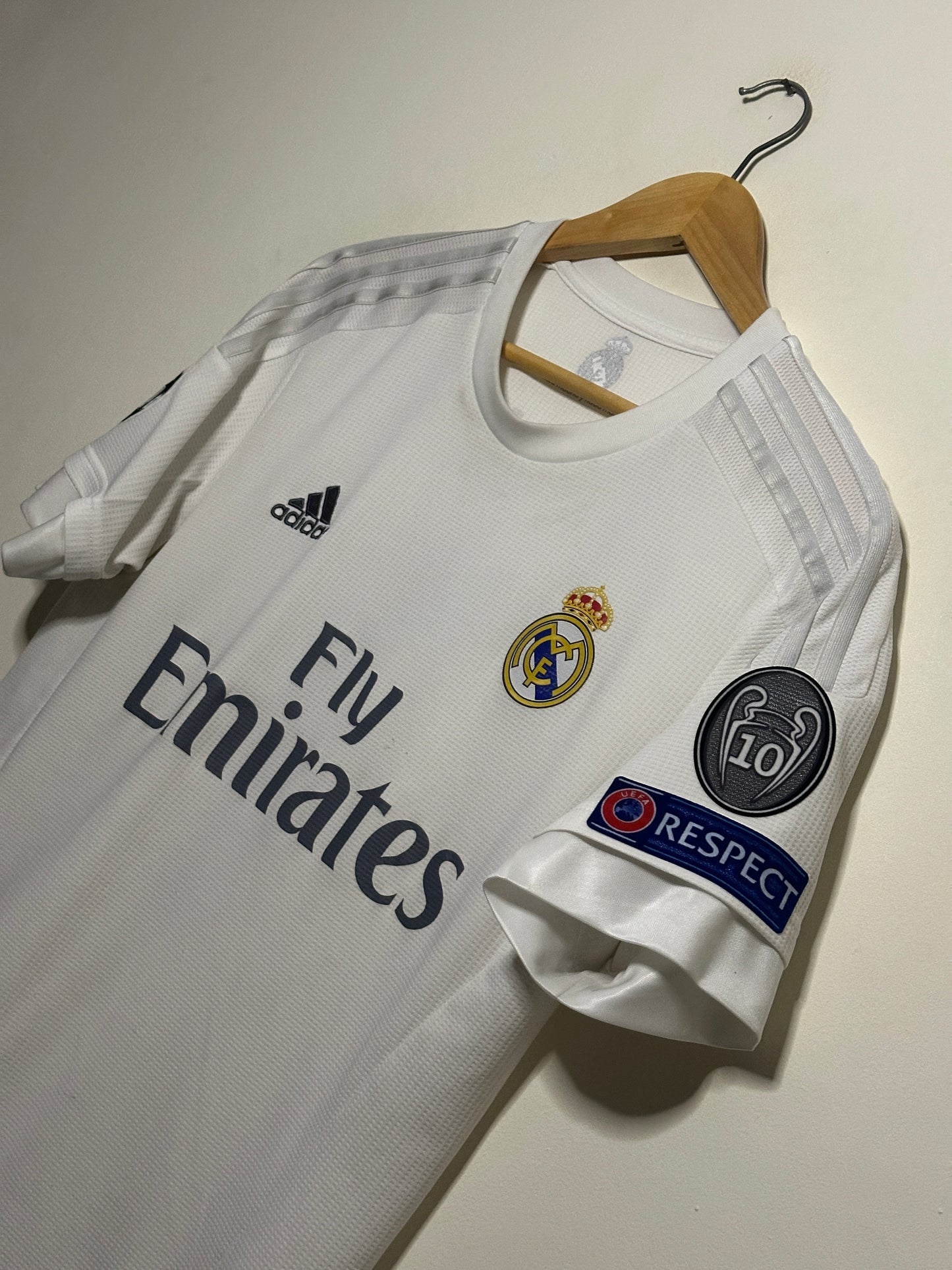 Cristiano Ronaldo Real Madrid CF 2015-16 home football shirt (M)
