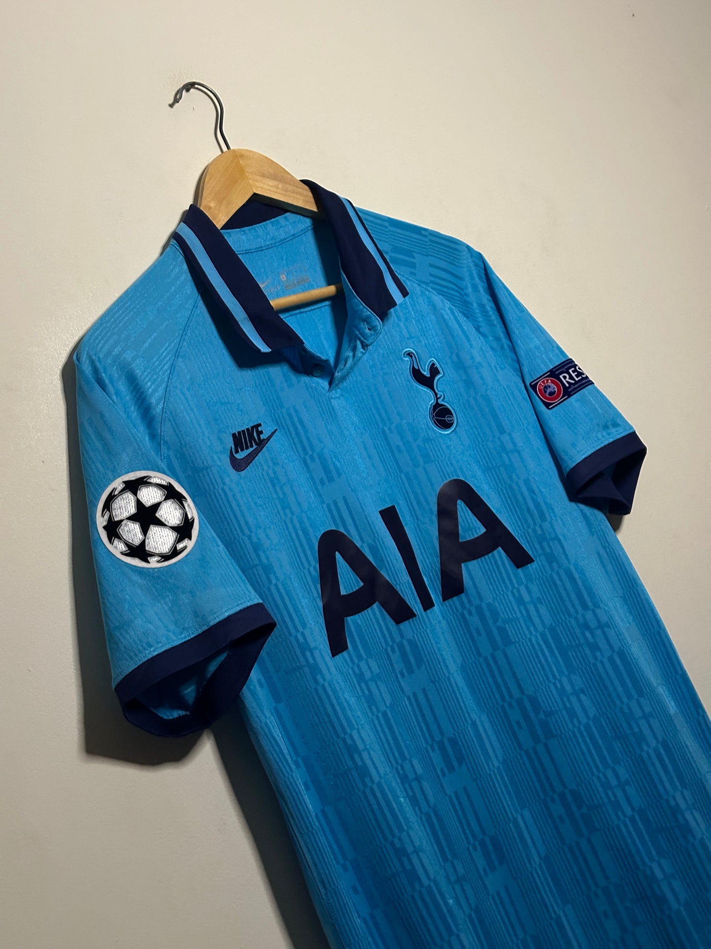 Harry Kane Tottenham Hotspur 2019-20 third football shirt (L)