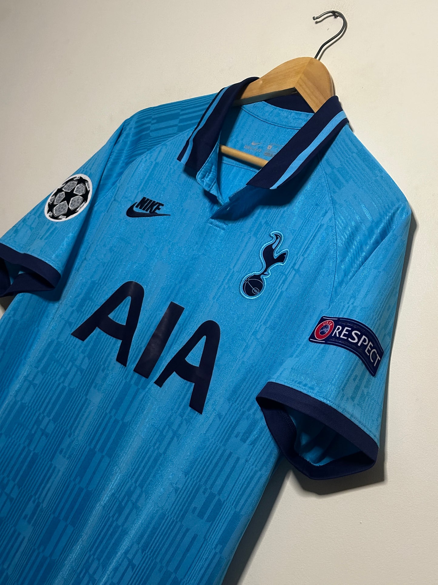 Harry Kane Tottenham Hotspur 2019-20 third football shirt (L)