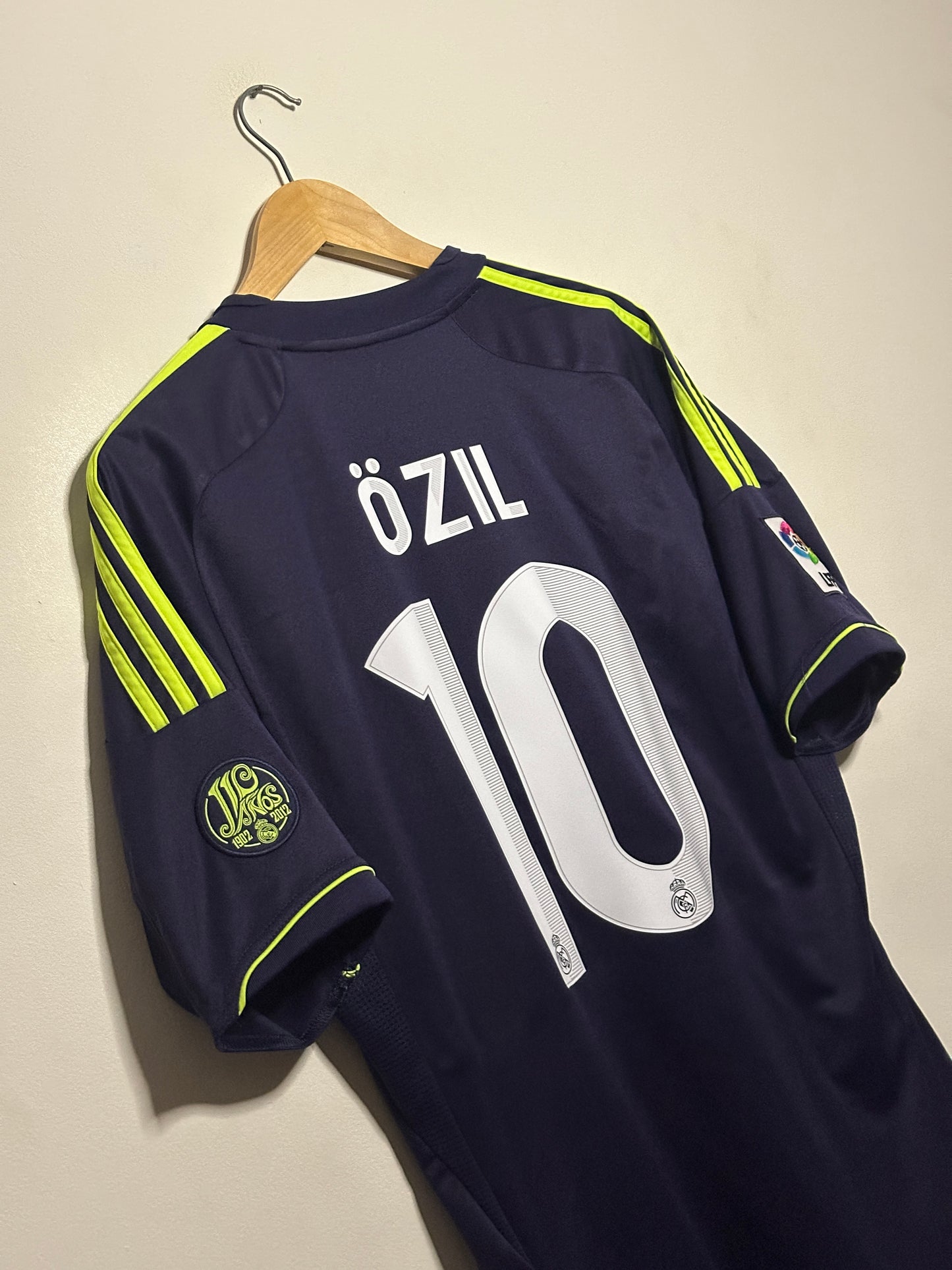 Mesut Ozil Real Madrid CF 2012-13 away football shirt (M)