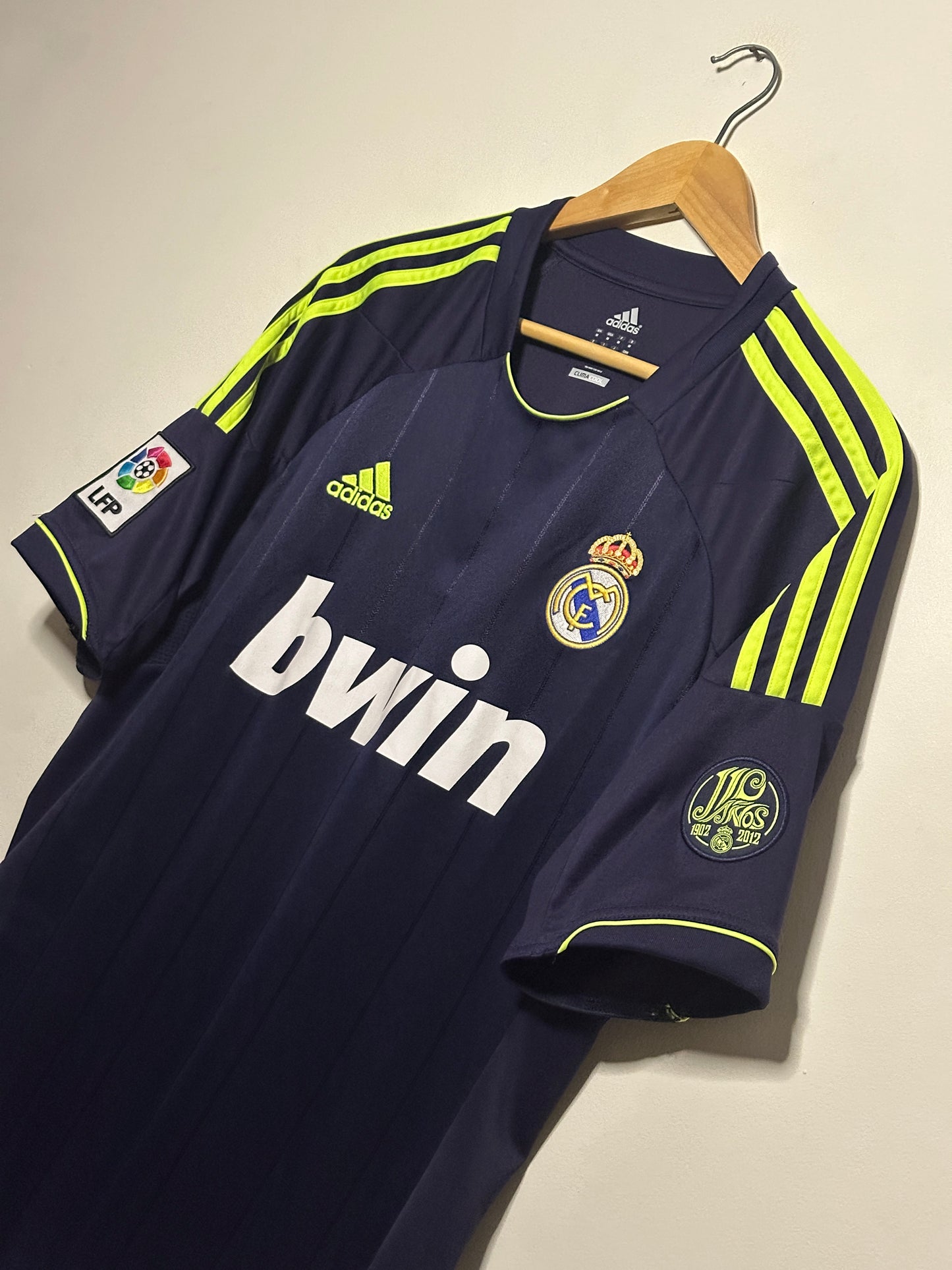 Mesut Ozil Real Madrid CF 2012-13 away football shirt (M)