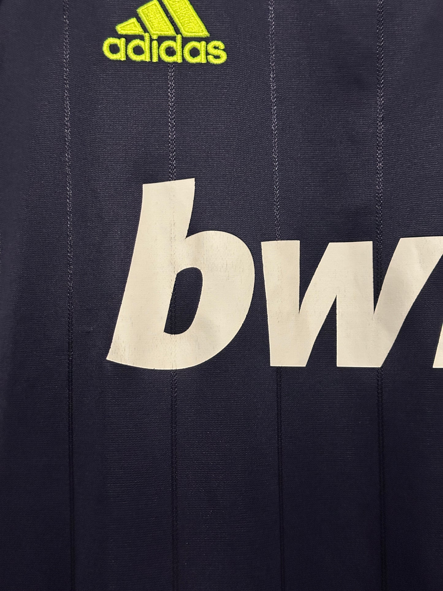 Mesut Ozil Real Madrid CF 2012-13 away football shirt (M)