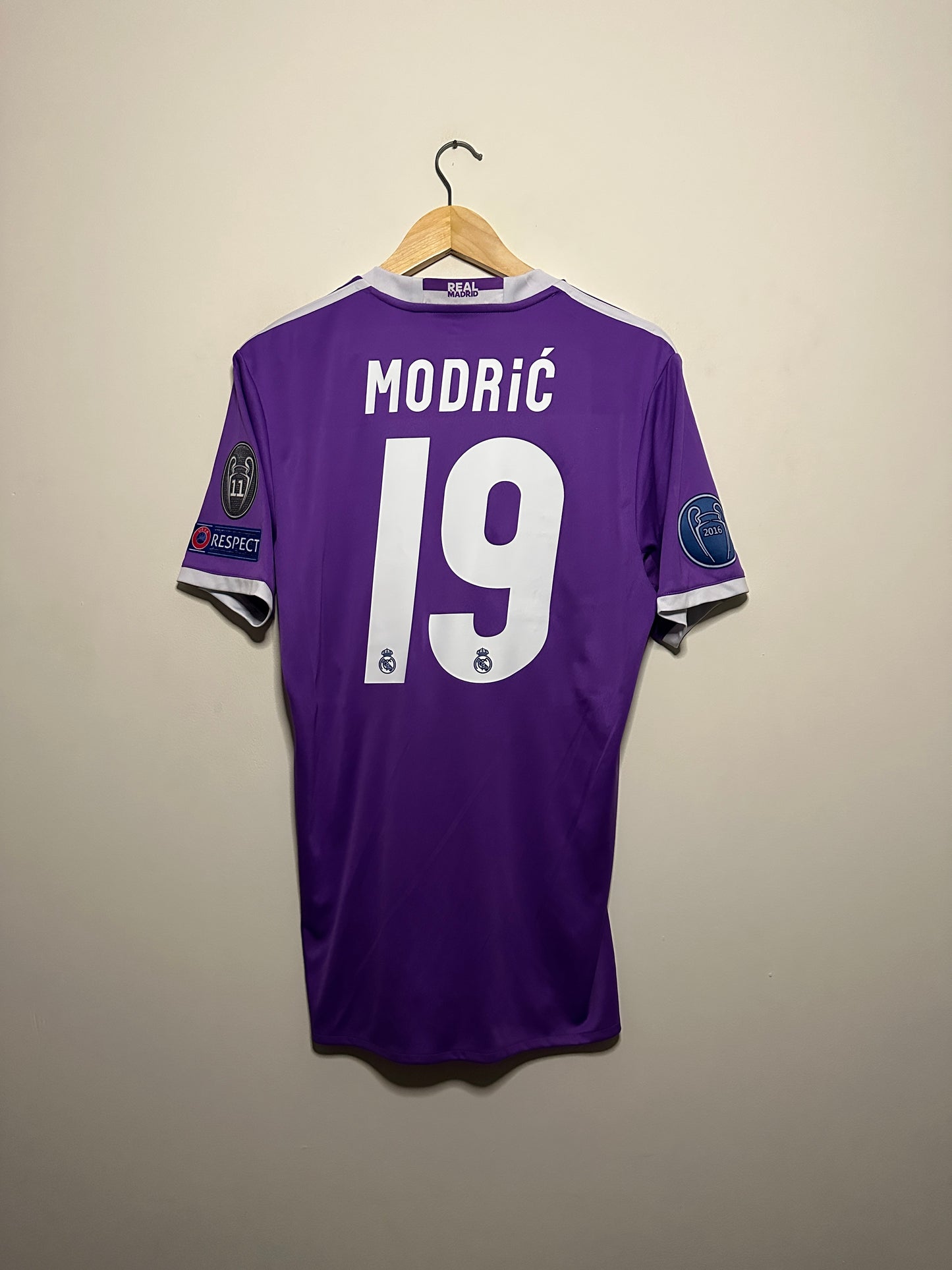 Luka Modric Real Madrid CF 2016-17 champions league final edition away football shirt (M)