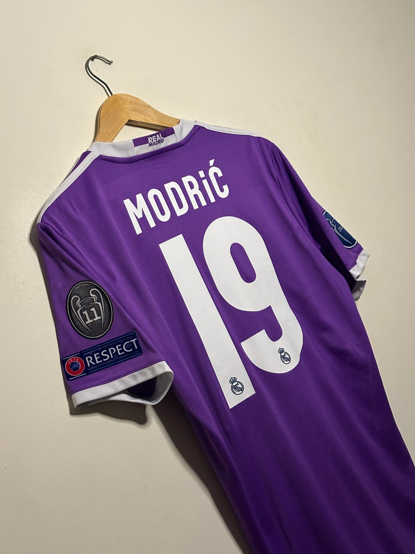 Luka Modric Real Madrid CF 2016-17 champions league final edition away football shirt (M)