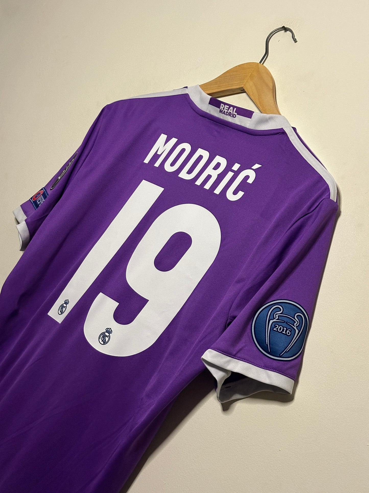 Luka Modric Real Madrid CF 2016-17 champions league final edition away football shirt (M)