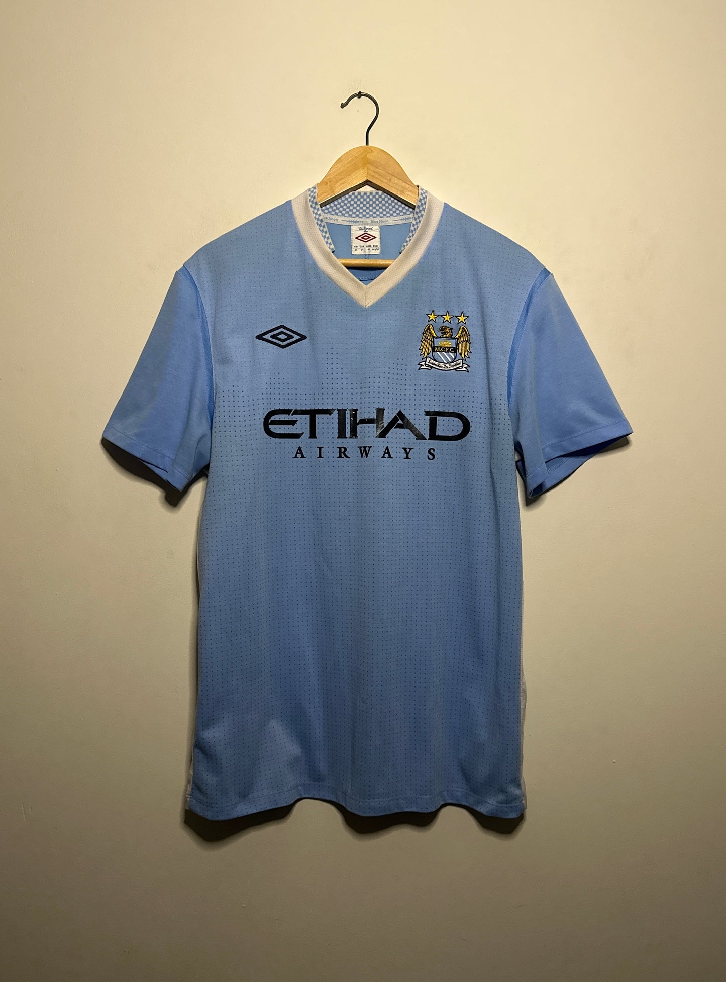 Kun Aguero Manchester City 2011-12 home football shirt (L)