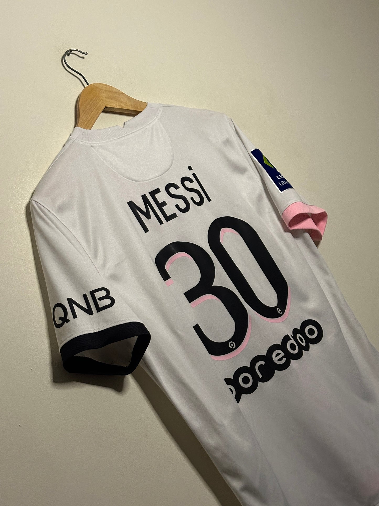 Lionel Messi PSG 2021-22 away football shirt (M)