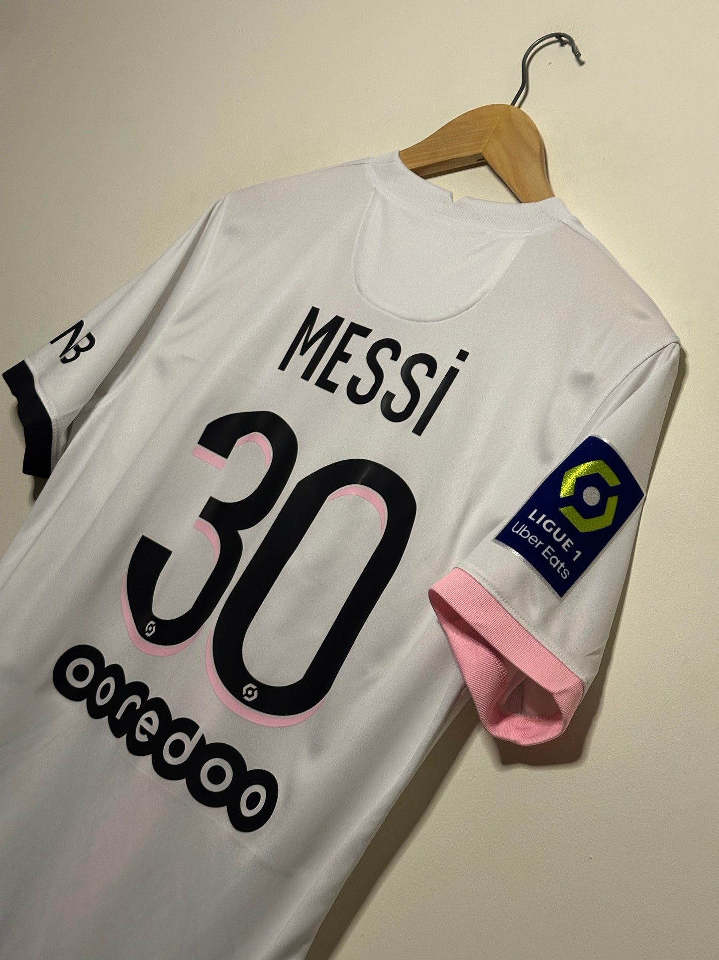 Lionel Messi PSG 2021-22 away football shirt (M)