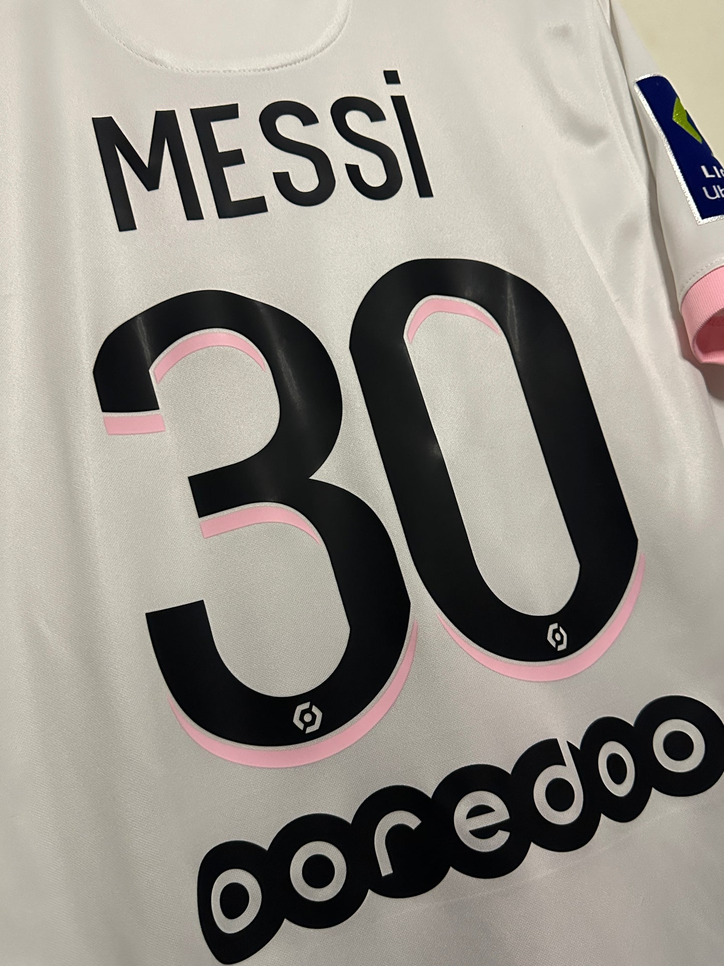 Lionel Messi PSG 2021-22 away football shirt (M)