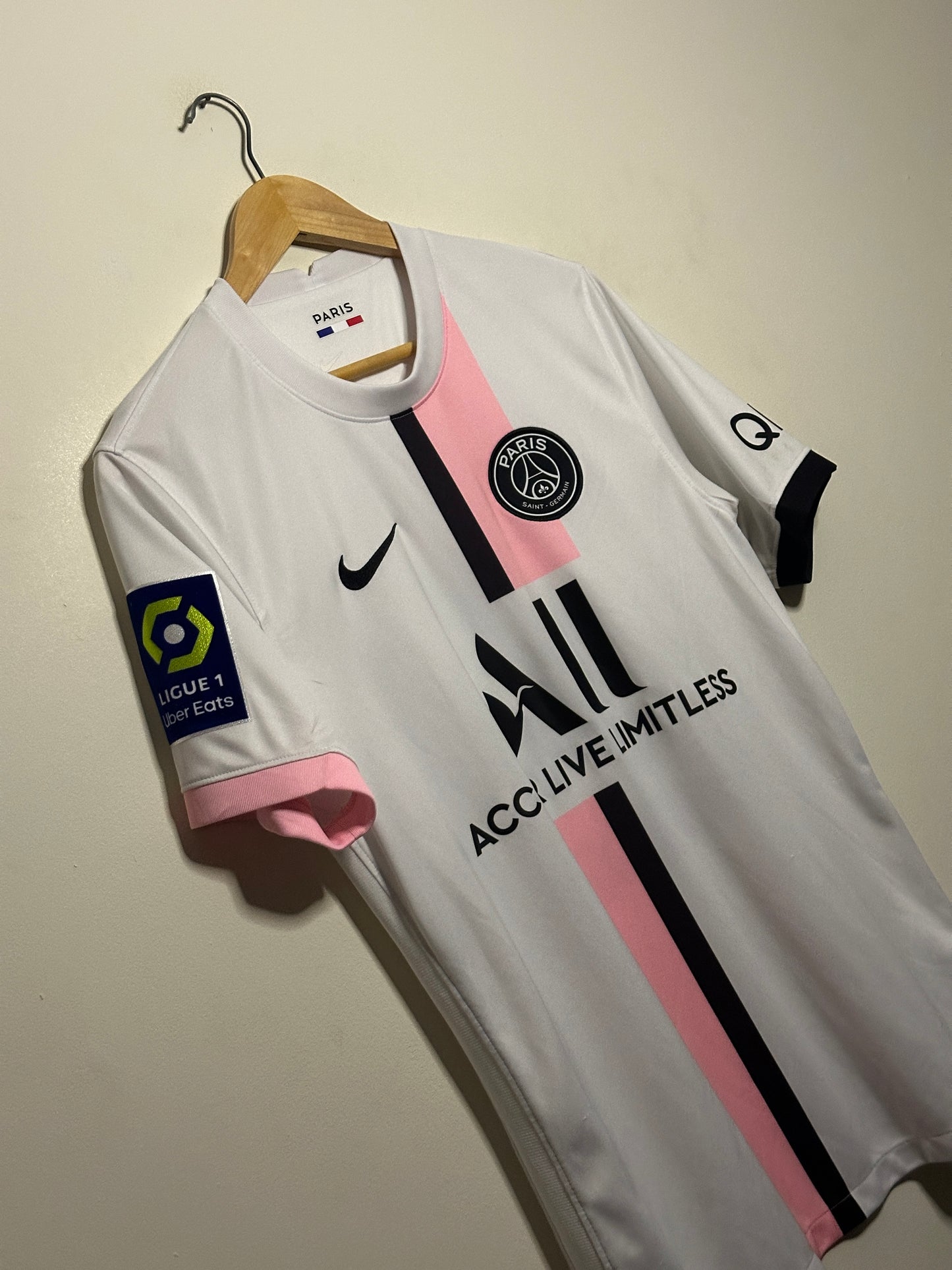 Lionel Messi PSG 2021-22 away football shirt (M)
