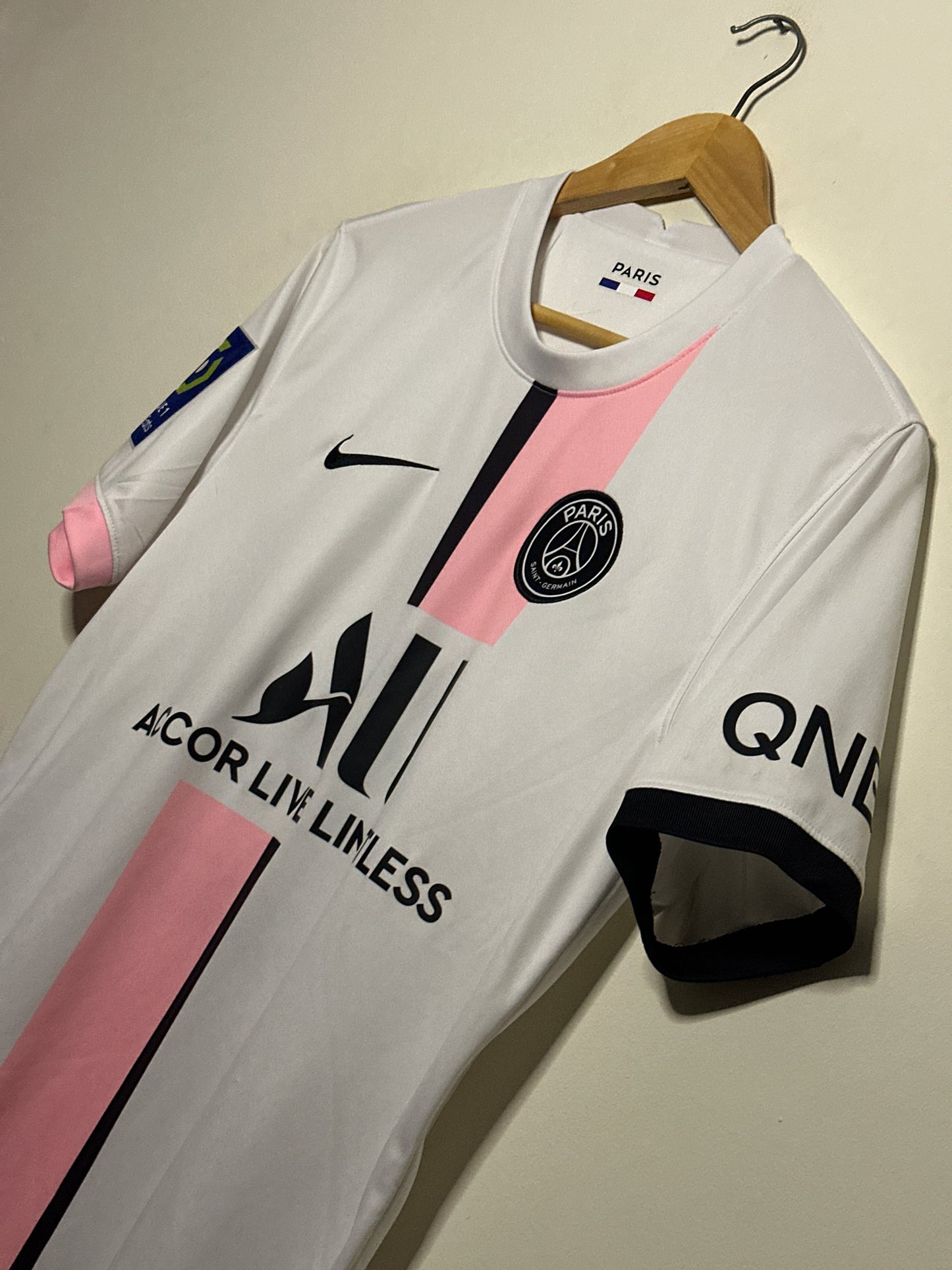 Lionel Messi PSG 2021-22 away football shirt (M)
