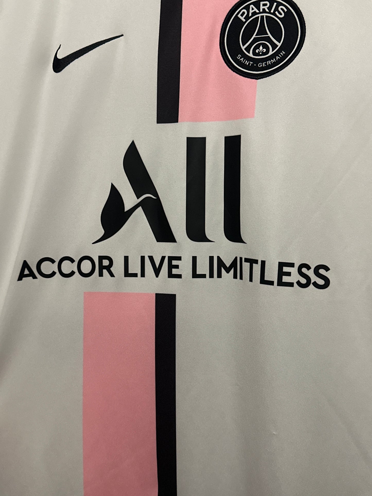 Lionel Messi PSG 2021-22 away football shirt (M)