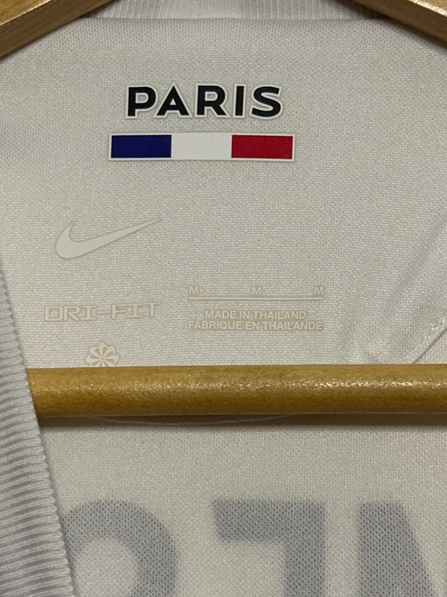 Lionel Messi PSG 2021-22 away football shirt (M)