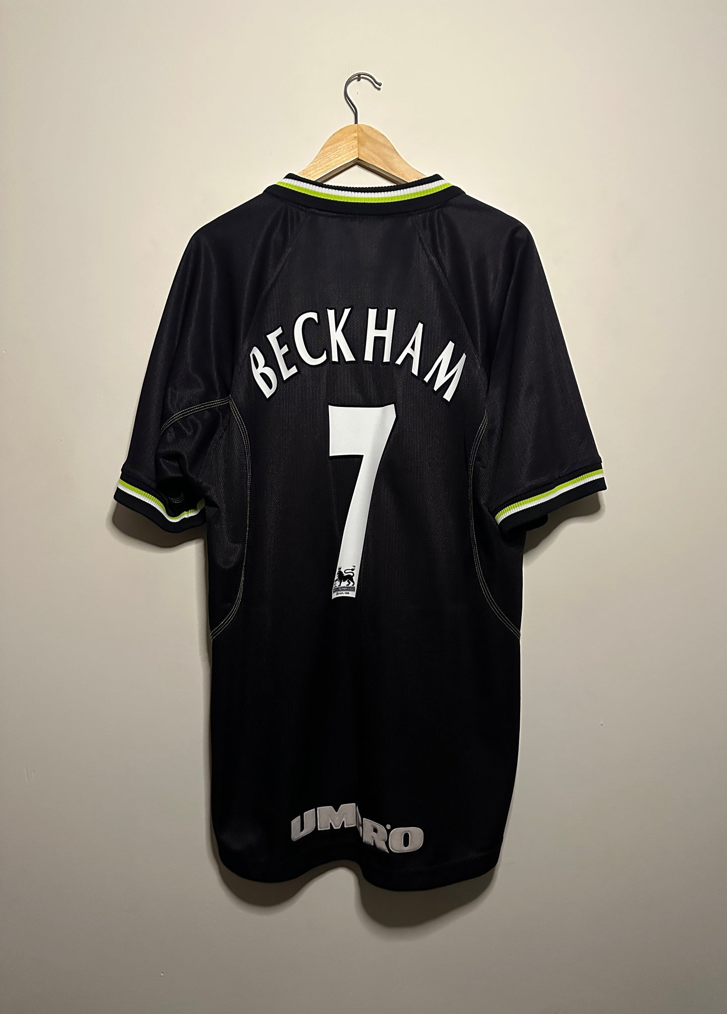 David Beckham Manchester United 1998-99 third football shirt (XL)