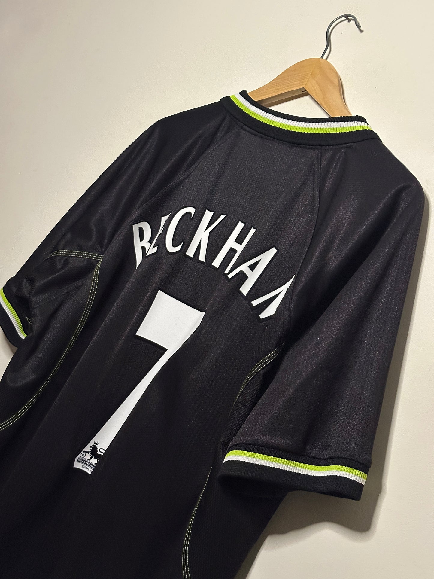 David Beckham Manchester United 1998-99 third football shirt (XL)