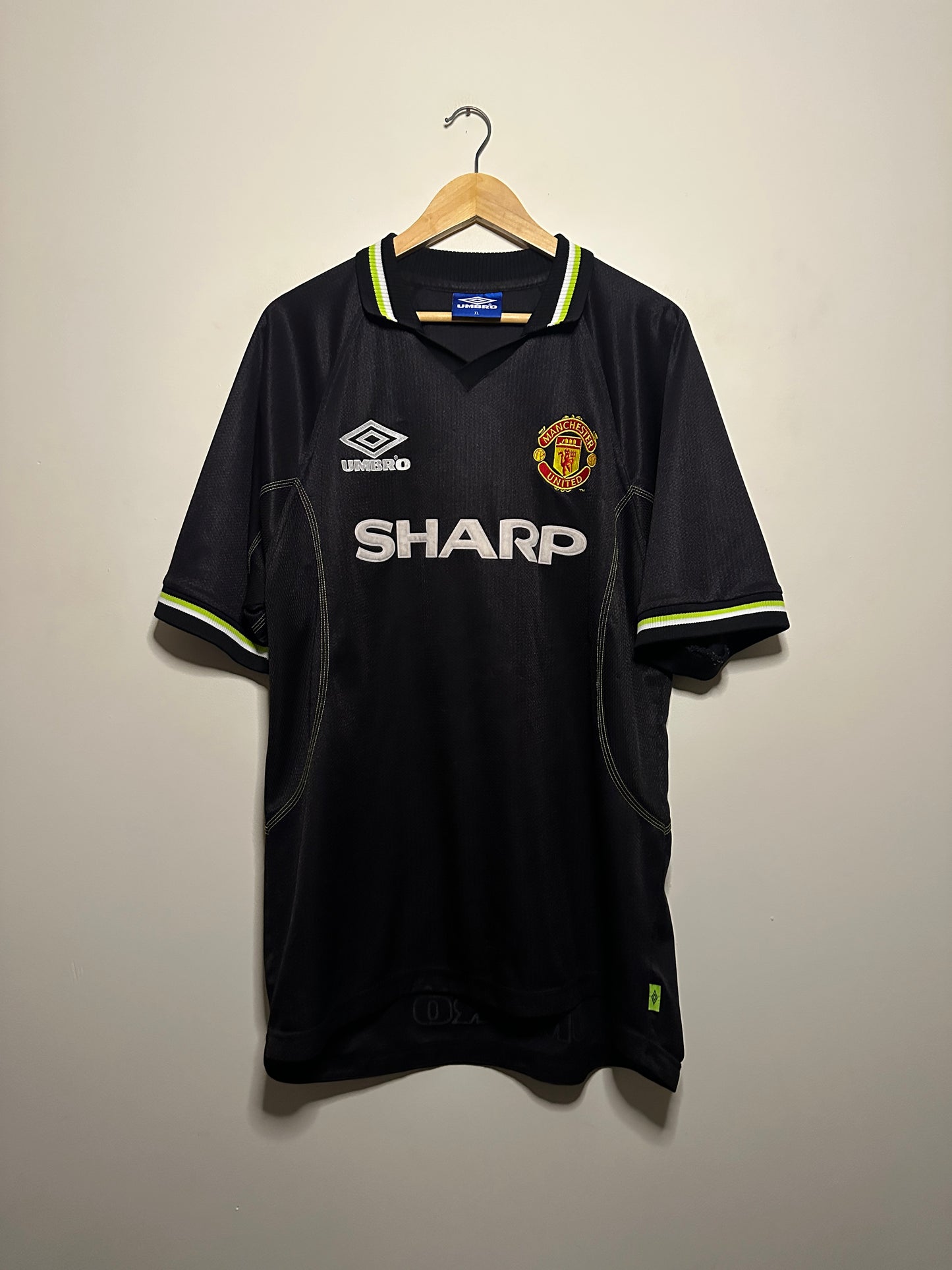 David Beckham Manchester United 1998-99 third football shirt (XL)