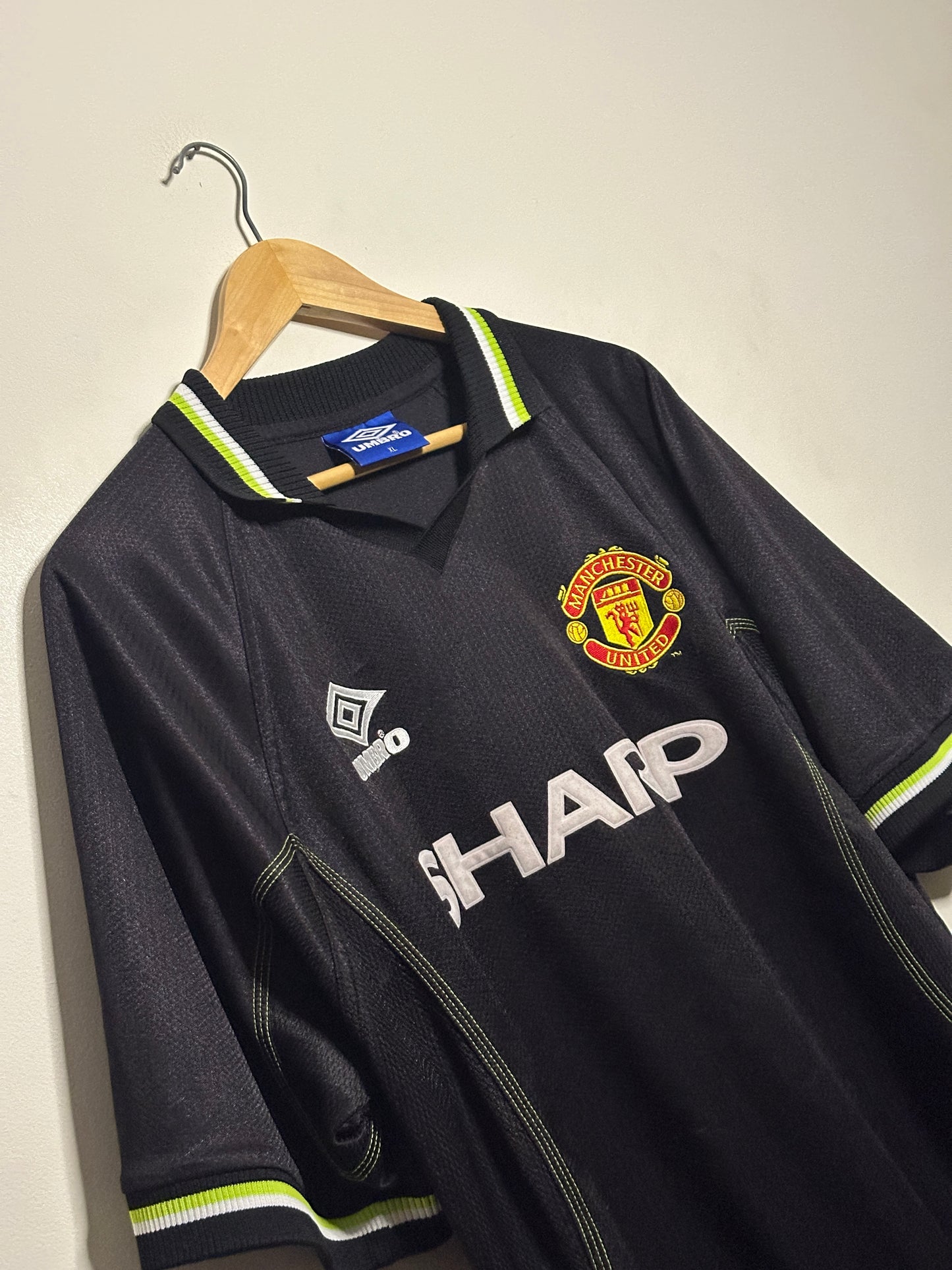 David Beckham Manchester United 1998-99 third football shirt (XL)