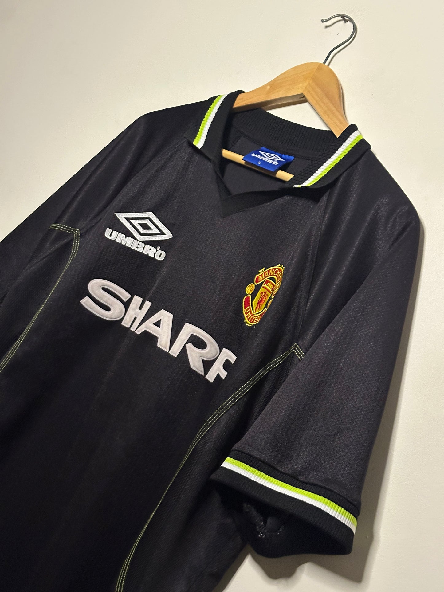 David Beckham Manchester United 1998-99 third football shirt (XL)