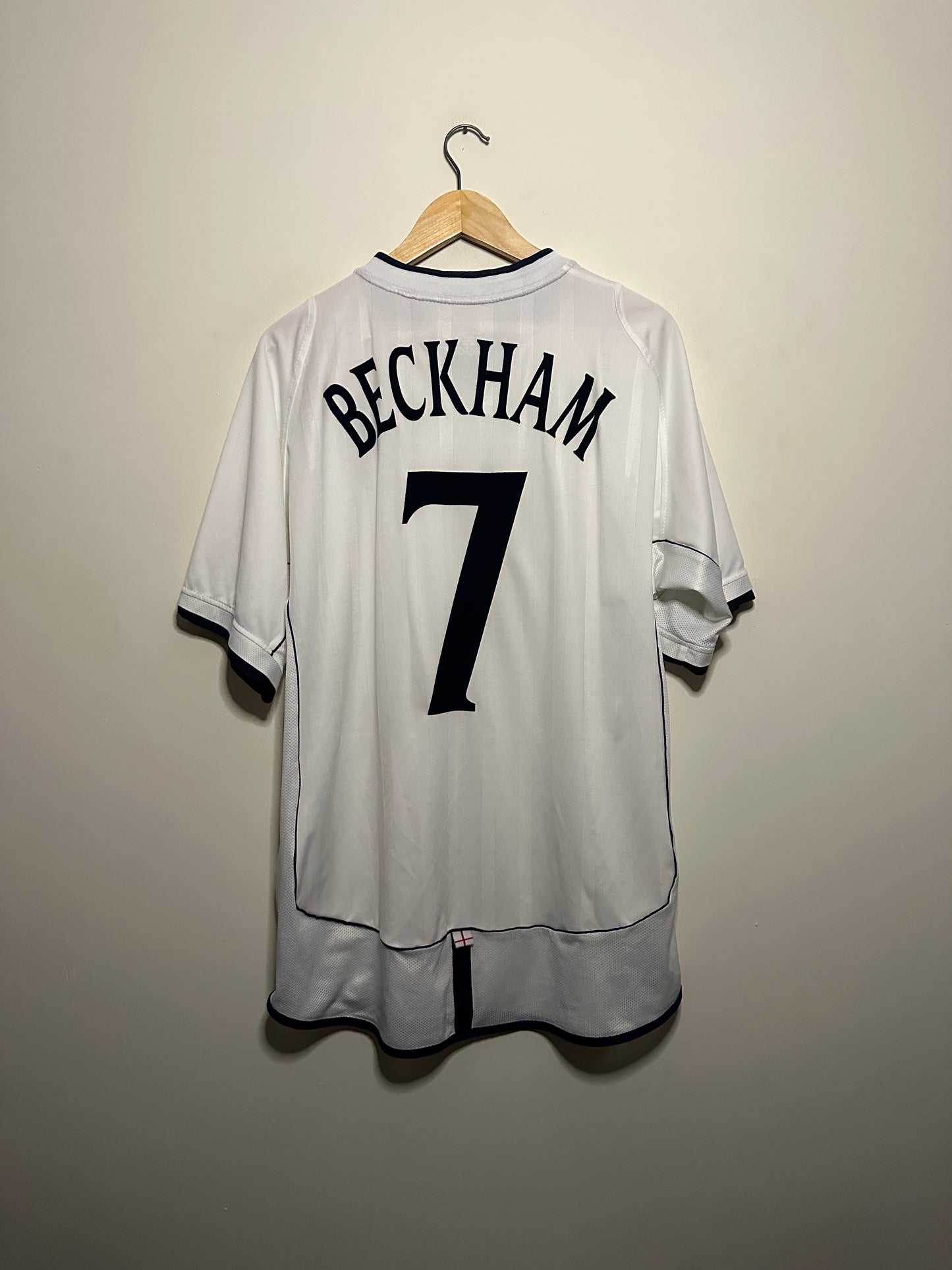 David Beckham England 2002 home football shirt (XL)