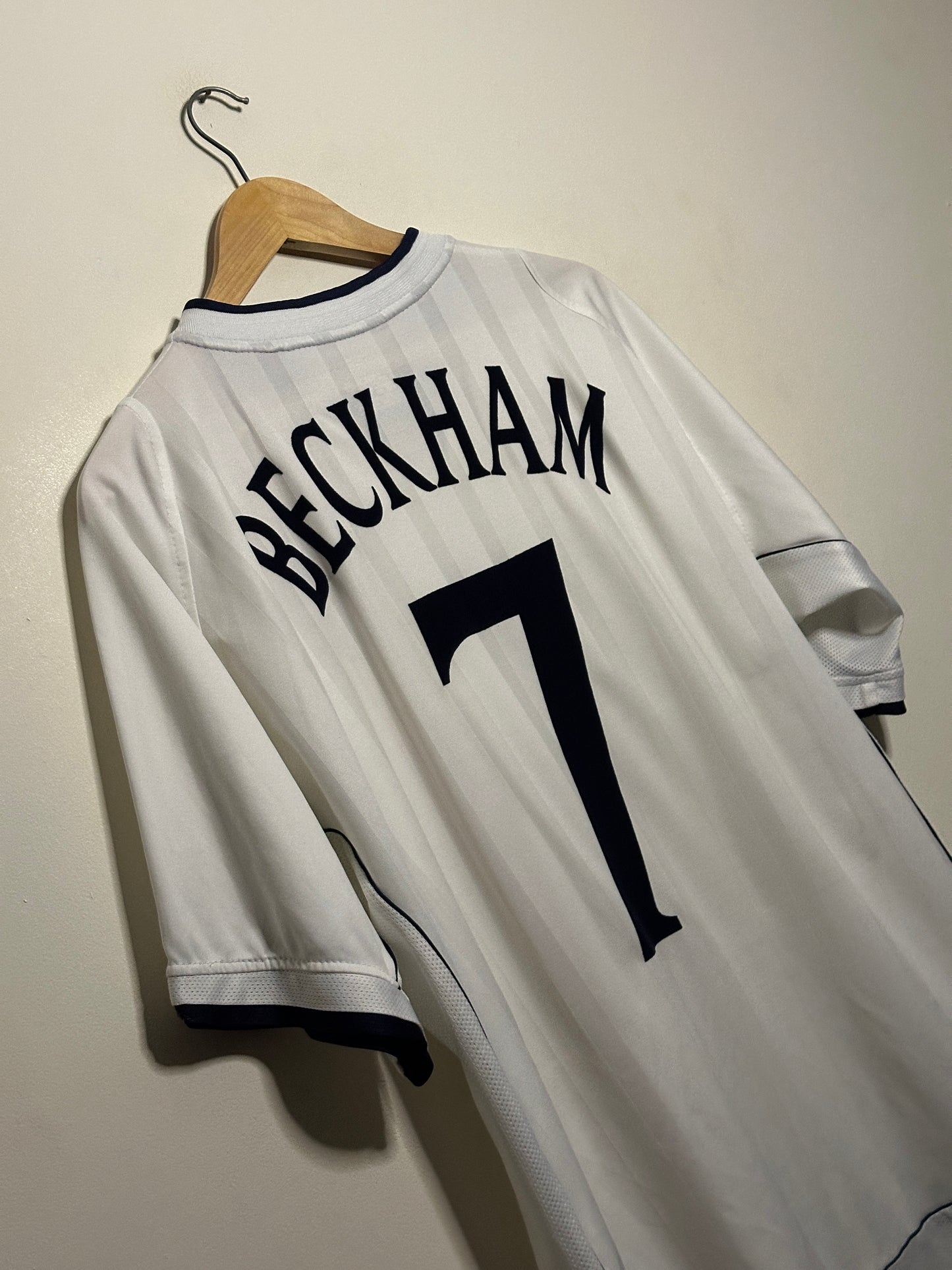 David Beckham England 2002 home football shirt (XL)