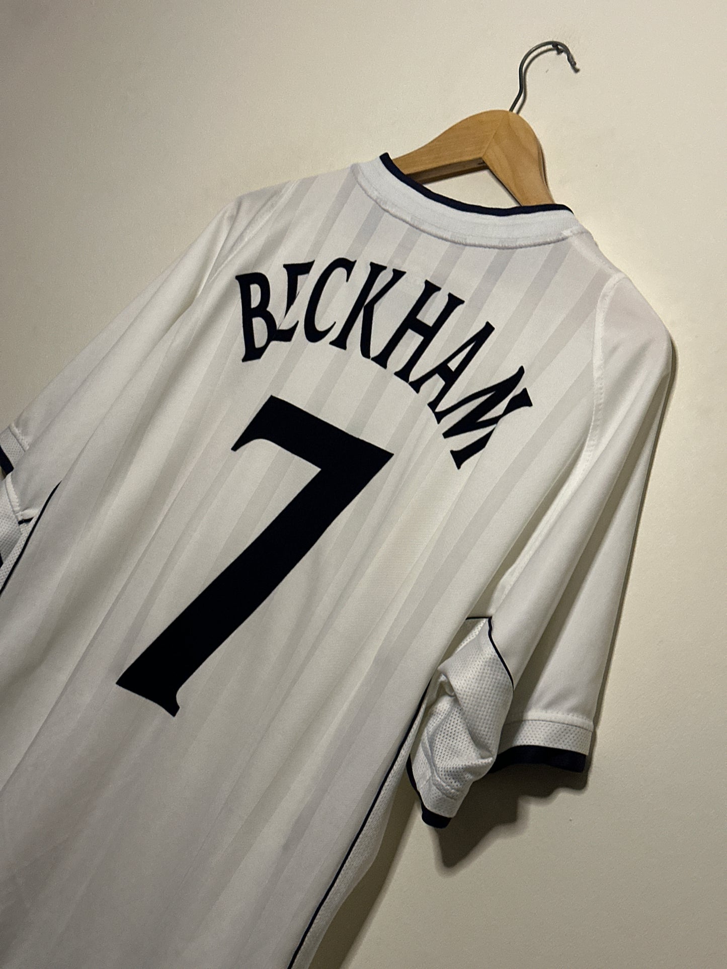 David Beckham England 2002 home football shirt (XL)