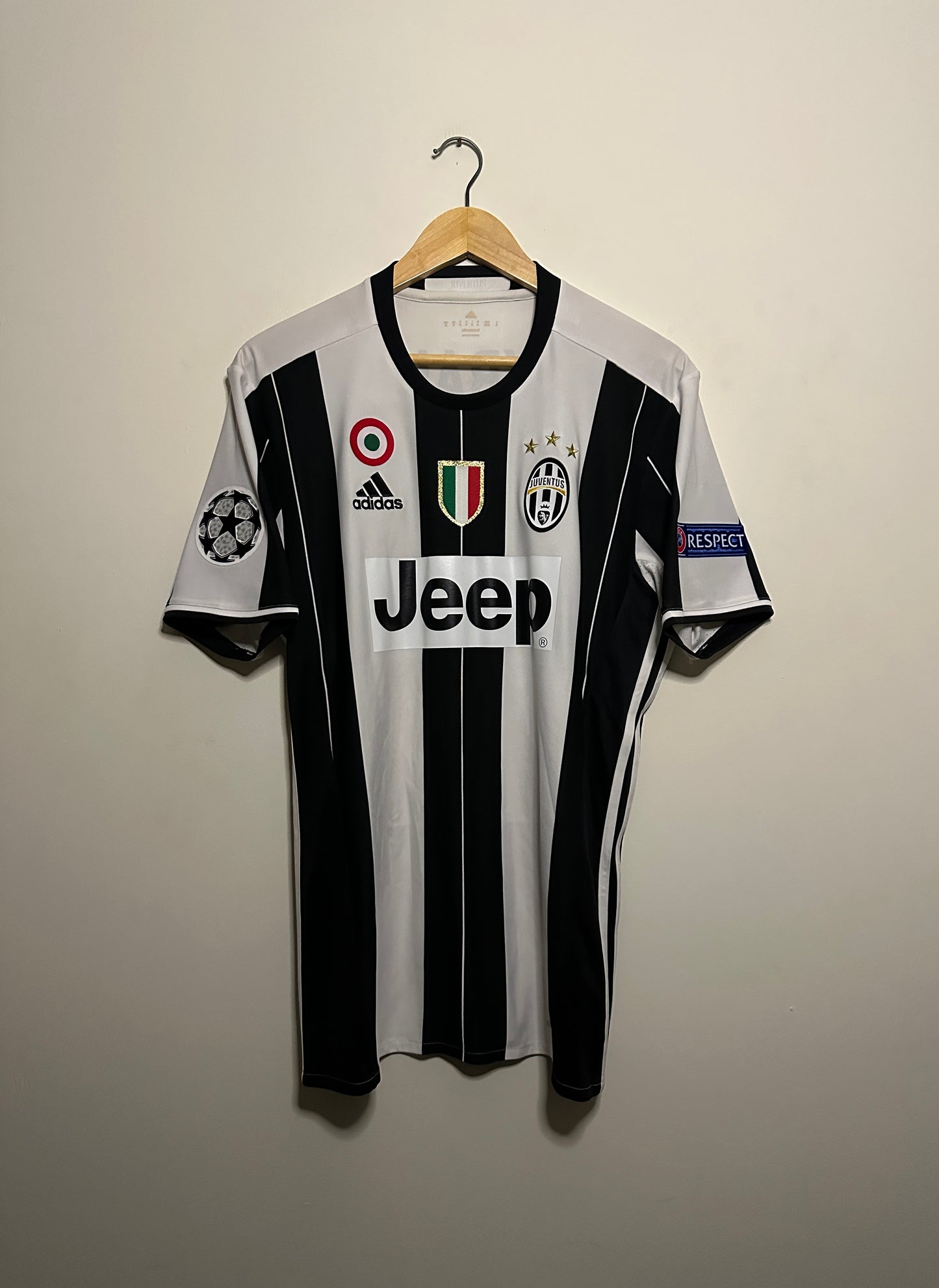 Paulo Dybala Juventus FC 2016-17 home football shirt (M)