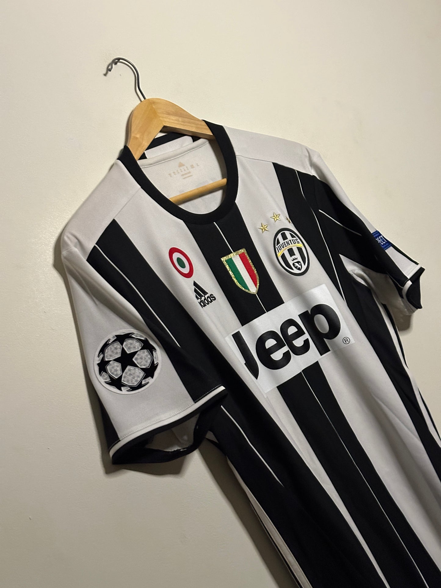 Paulo Dybala Juventus FC 2016-17 home football shirt (M)