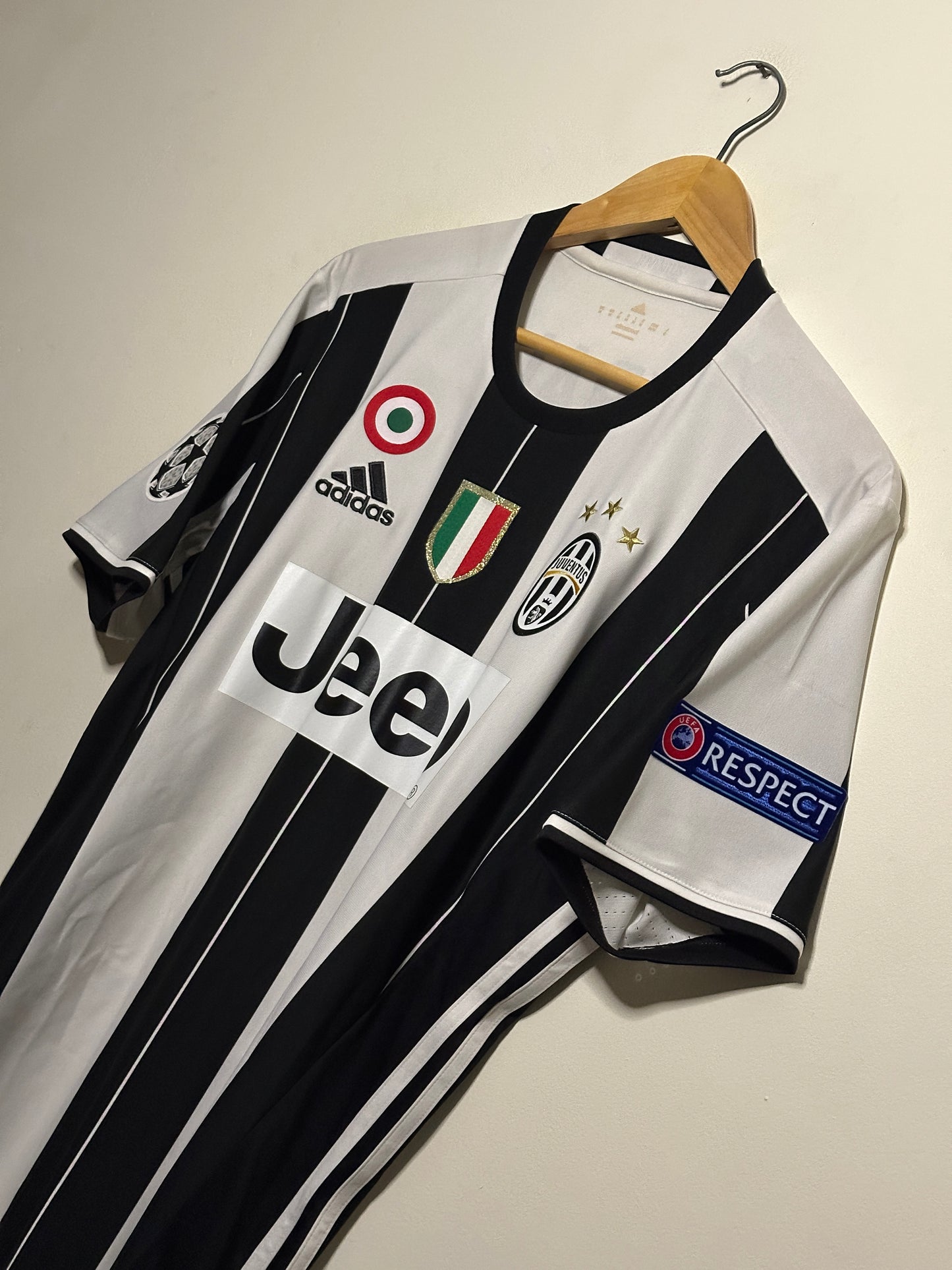 Paulo Dybala Juventus FC 2016-17 home football shirt (M)