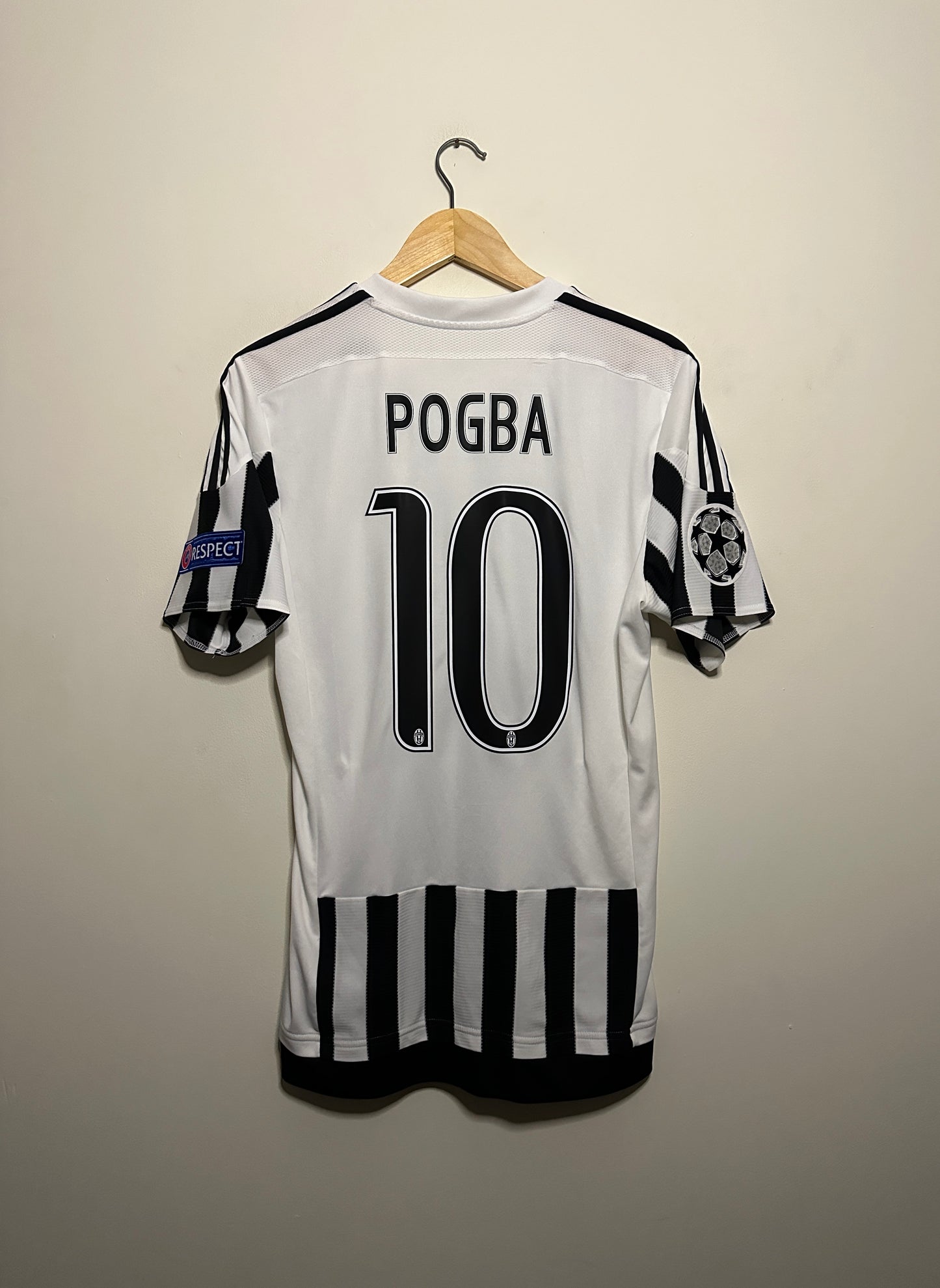 Paul Pogba Juventus FC 2015-16 home football shirt (M)