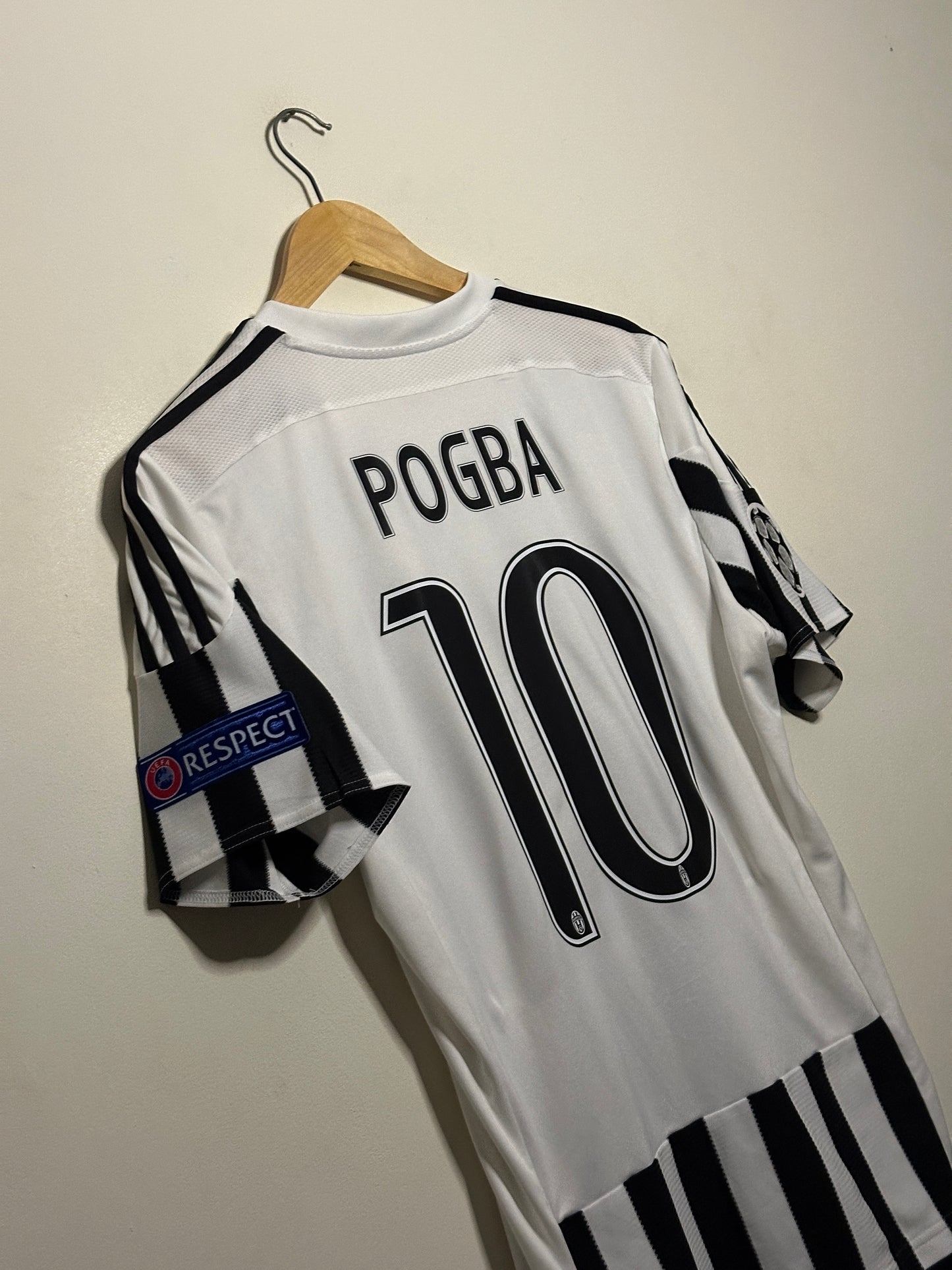 Paul Pogba Juventus FC 2015-16 home football shirt (M)