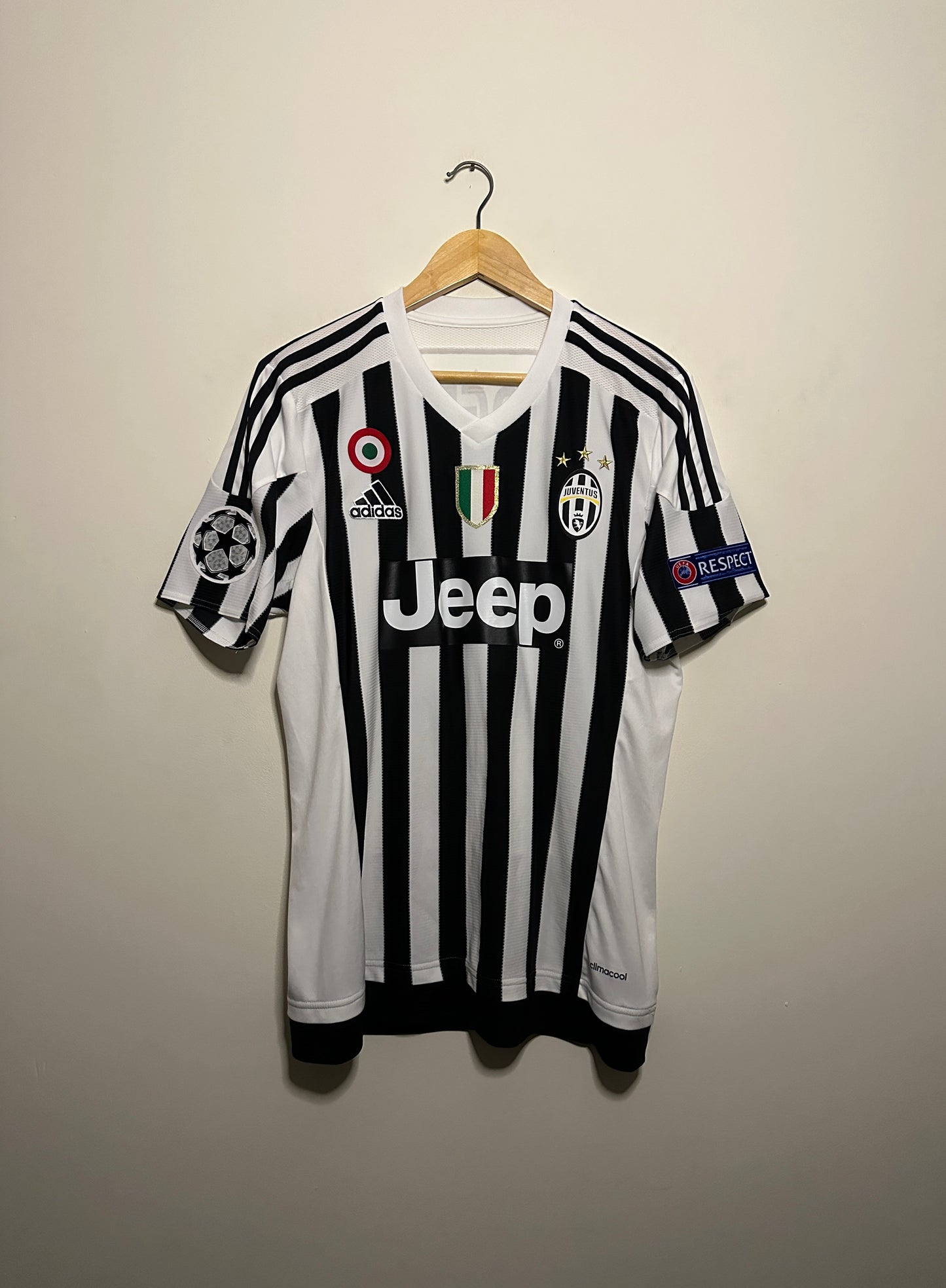 Paul Pogba Juventus FC 2015-16 home football shirt (M)