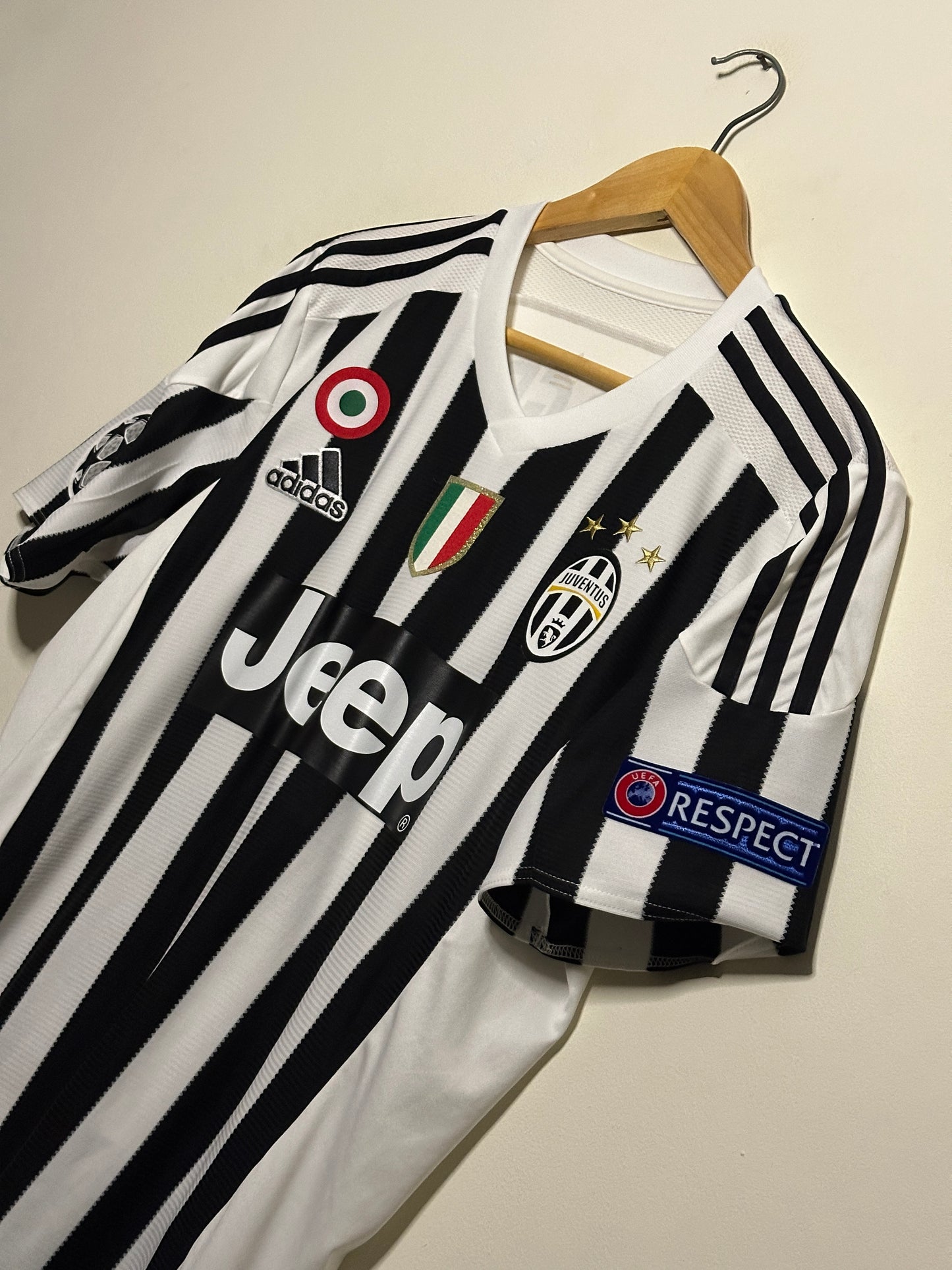 Paul Pogba Juventus FC 2015-16 home football shirt (M)