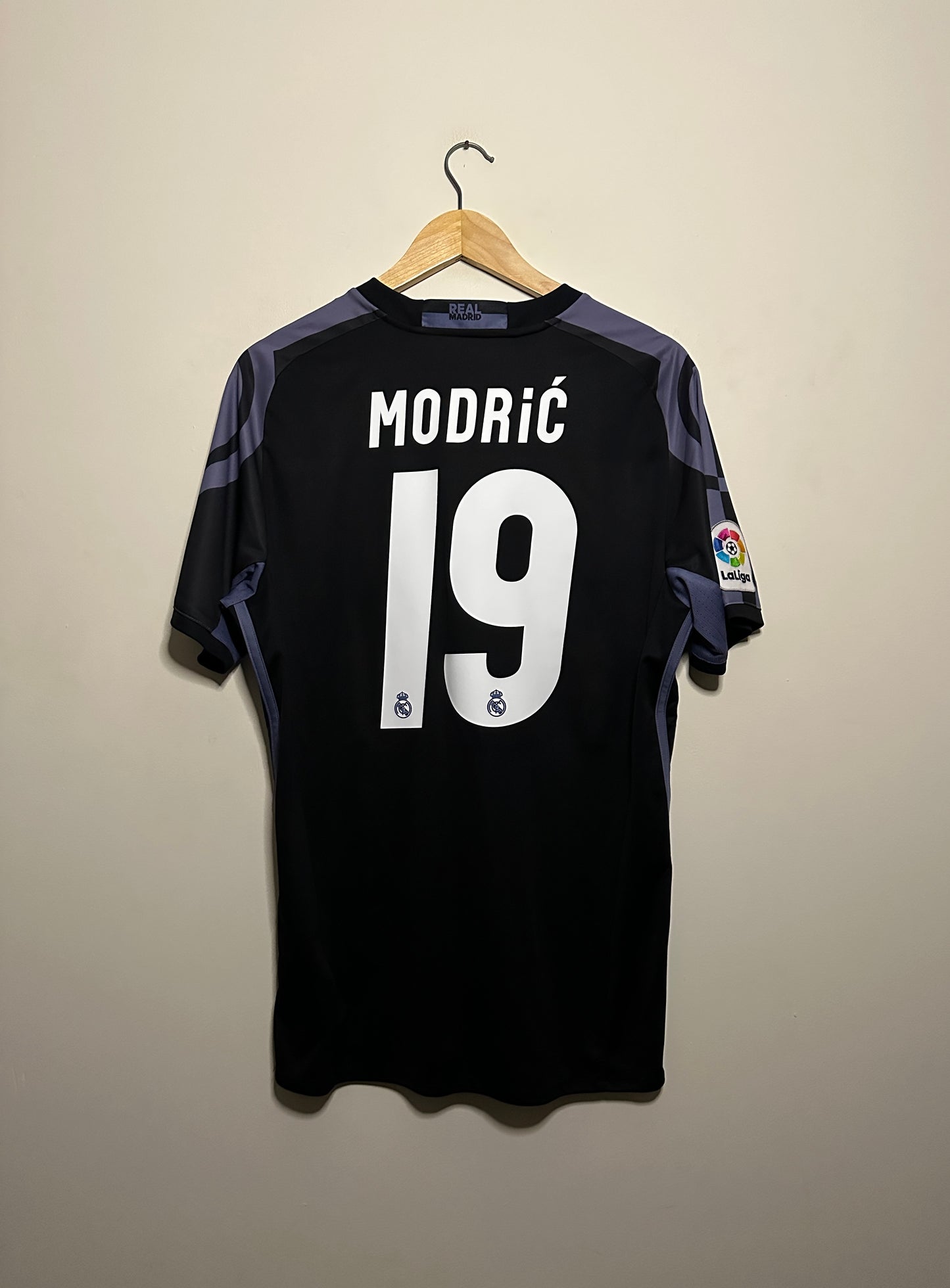 Luka Modric Real Madrid CF 2015-16 third football shirt (M)