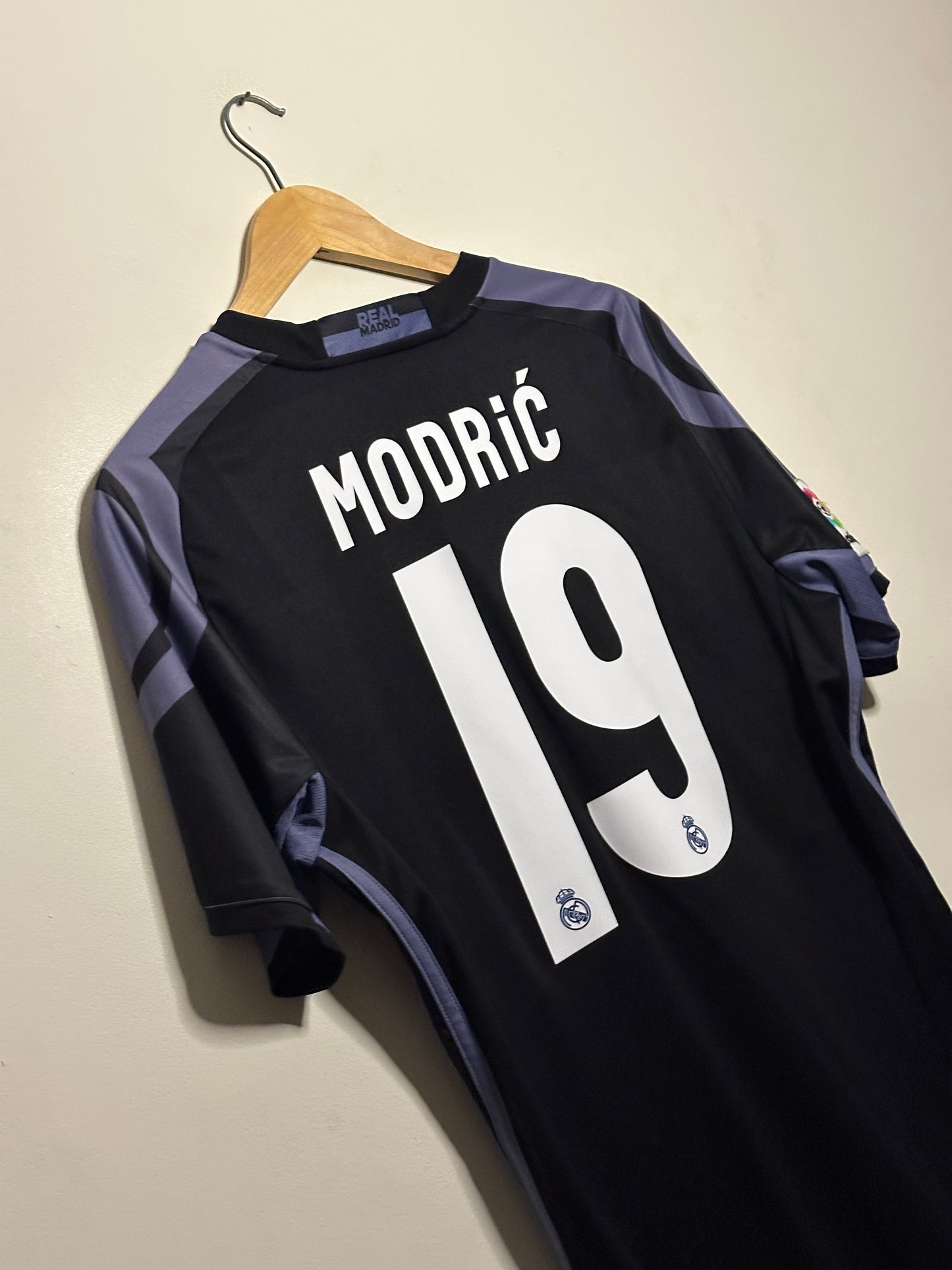 Luka Modric Real Madrid CF 2015-16 third football shirt (M)