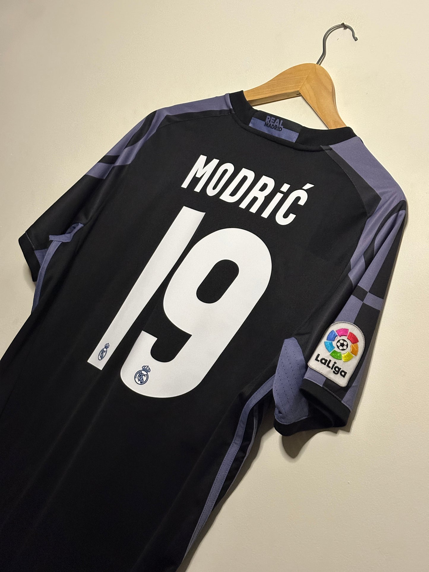 Luka Modric Real Madrid CF 2015-16 third football shirt (M)