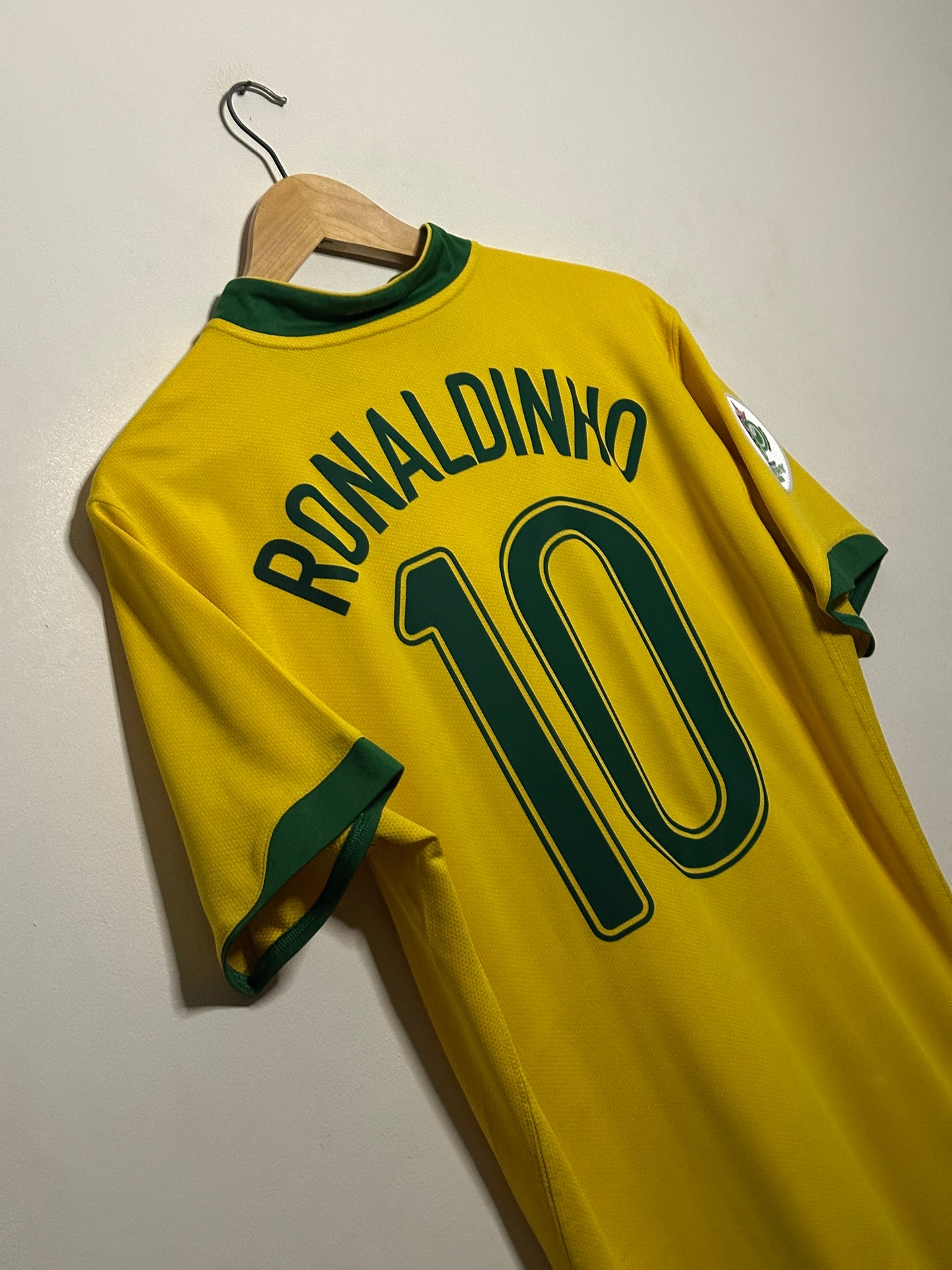 Ronaldinho Brazil 2006 World Cup home football shirt (M)