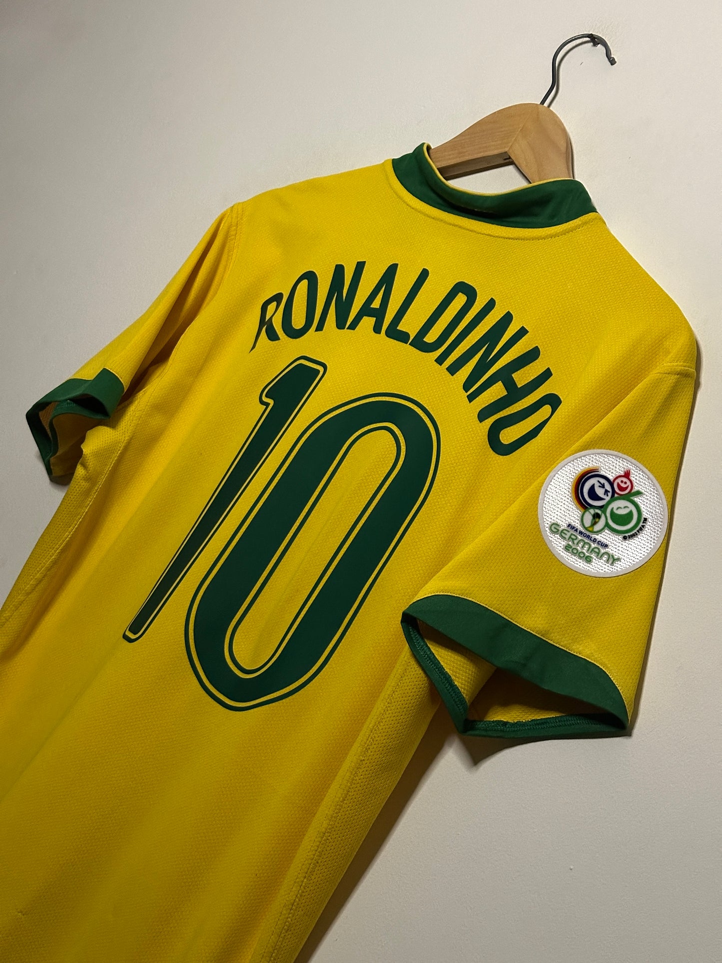 Ronaldinho Brazil 2006 World Cup home football shirt (M)