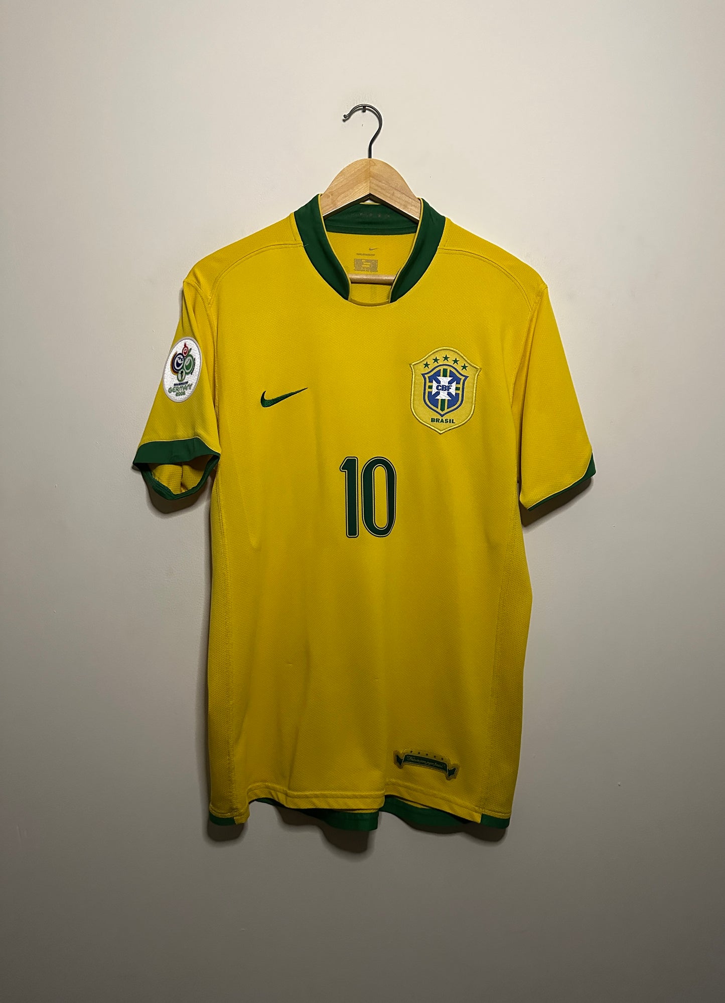 Ronaldinho Brazil 2006 World Cup home football shirt (M)