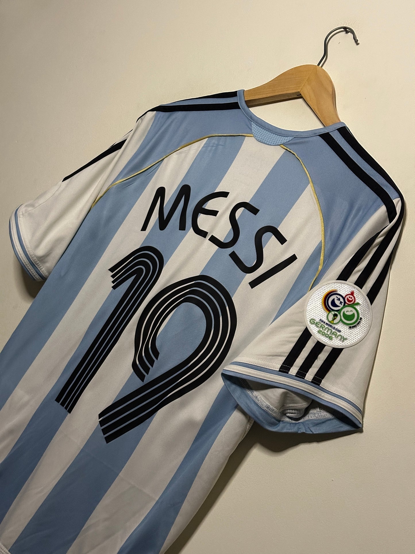 Lionel Messi Argentina 2006 World Cup home football shirt (M)