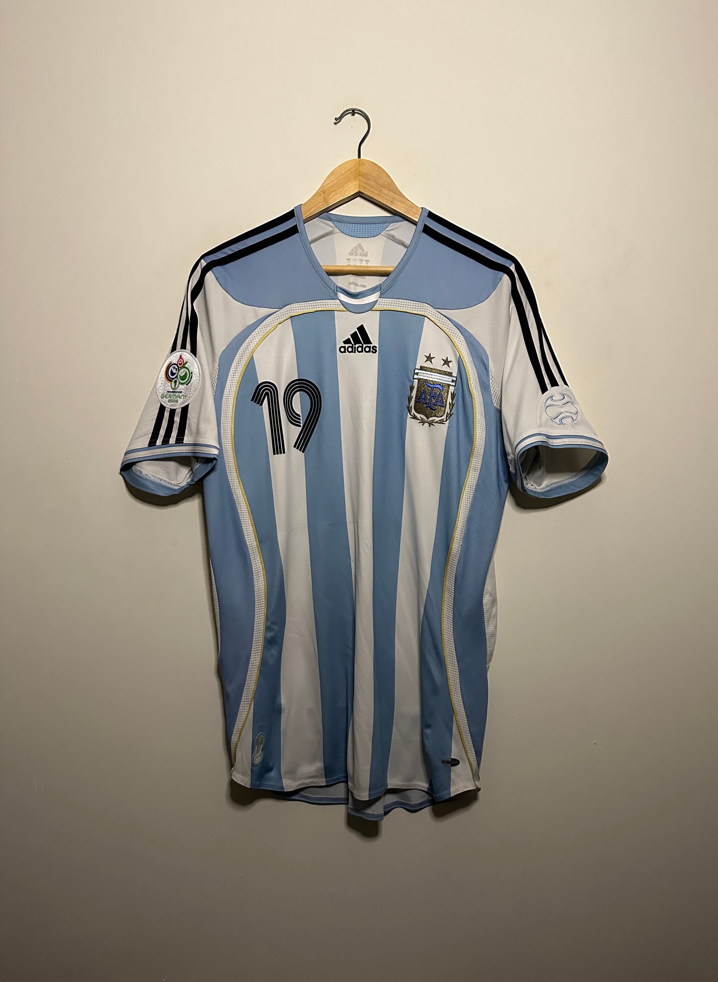 Lionel Messi Argentina 2006 World Cup home football shirt (M)